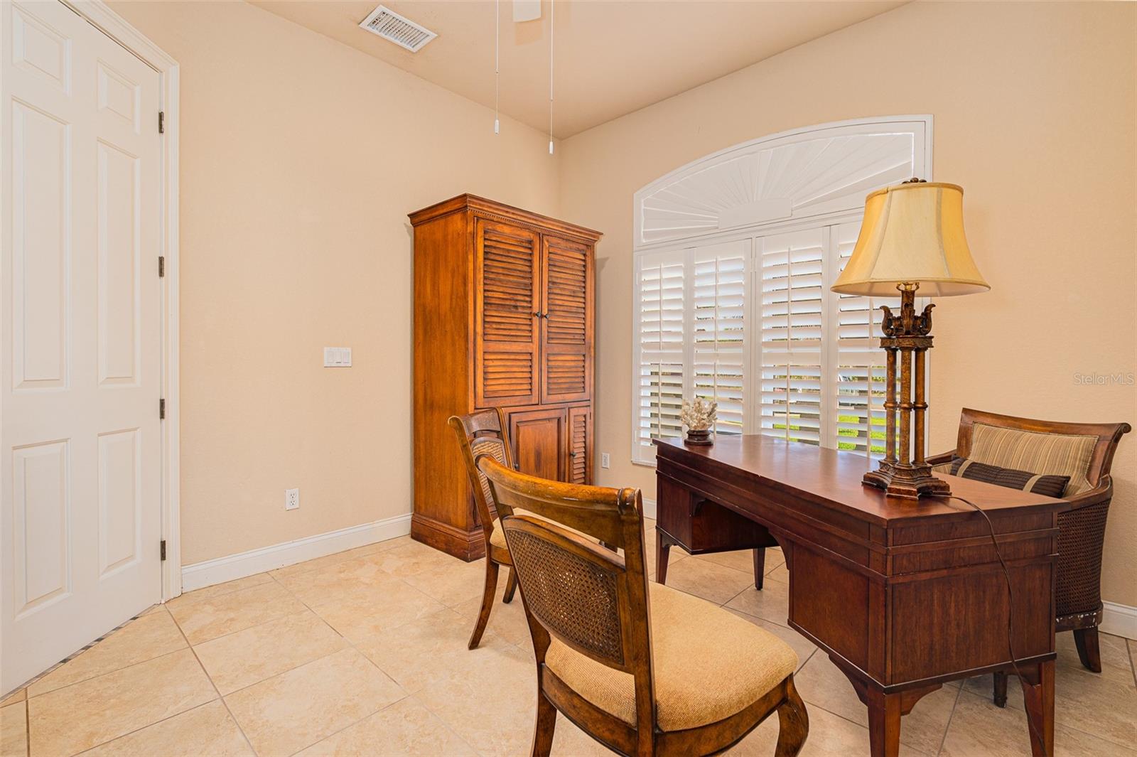 Listing photo id 21 for 4427 Atlantic Avenue