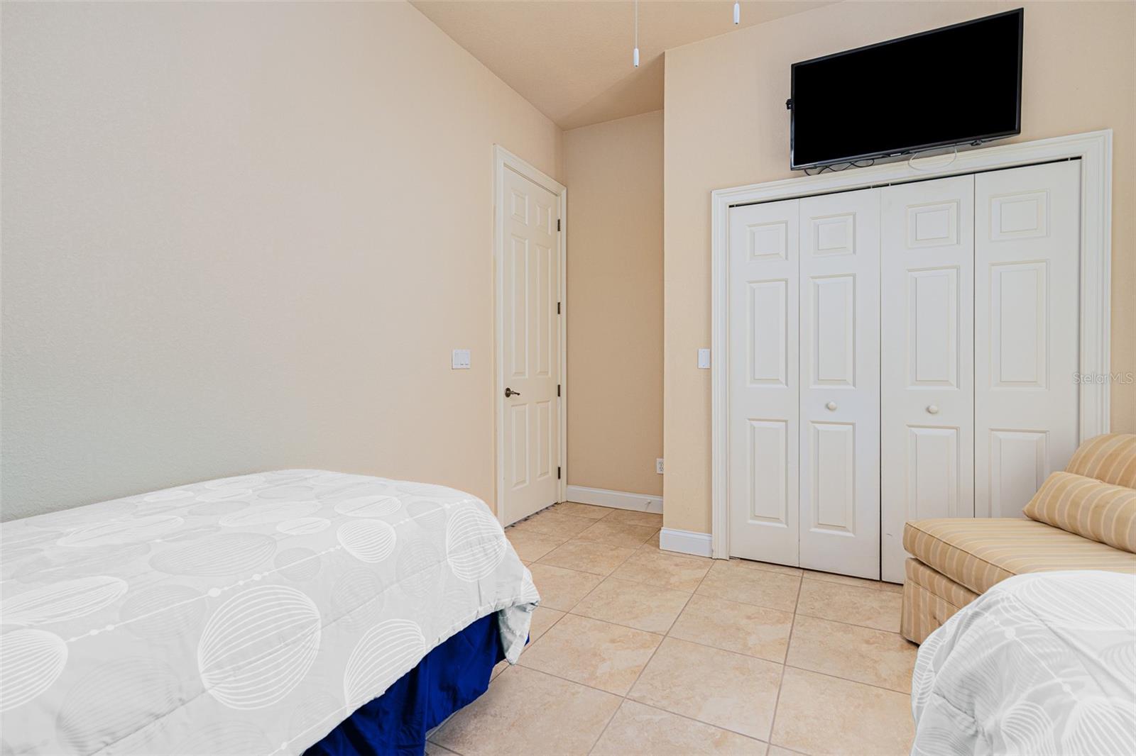 Listing photo id 23 for 4427 Atlantic Avenue