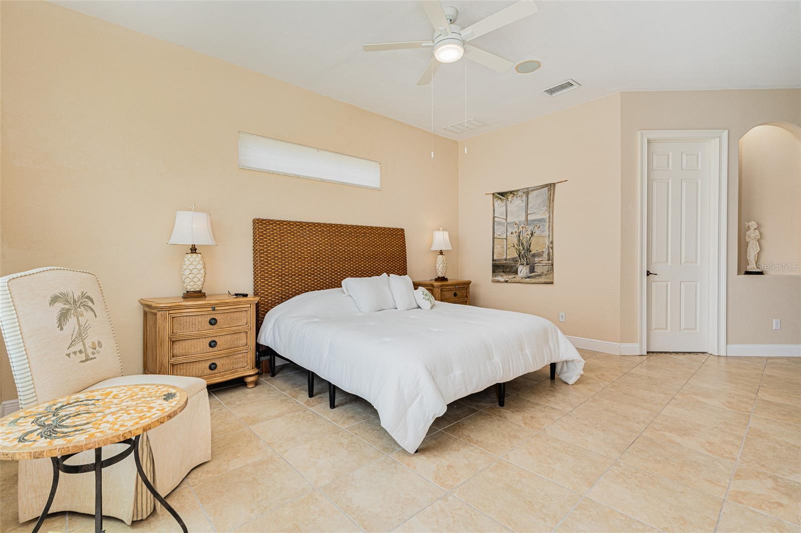 Listing photo id 27 for 4427 Atlantic Avenue