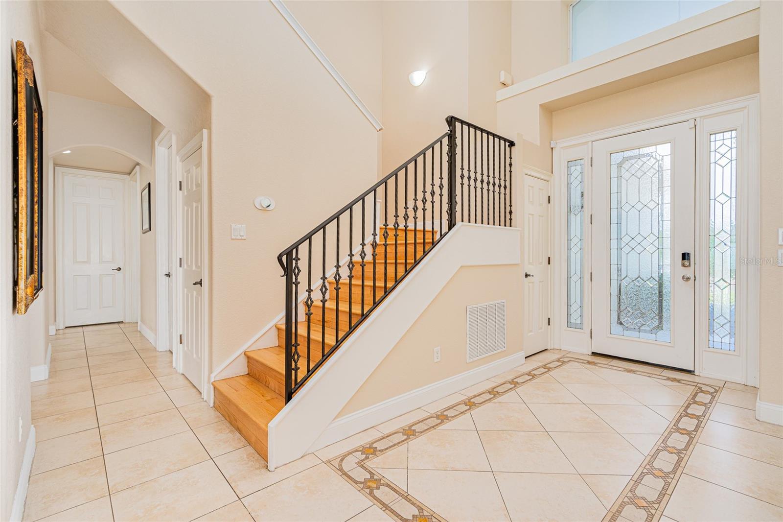 Listing photo id 1 for 4427 Atlantic Avenue