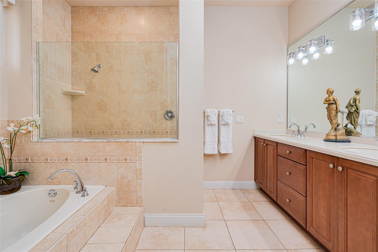 Listing photo id 31 for 4427 Atlantic Avenue