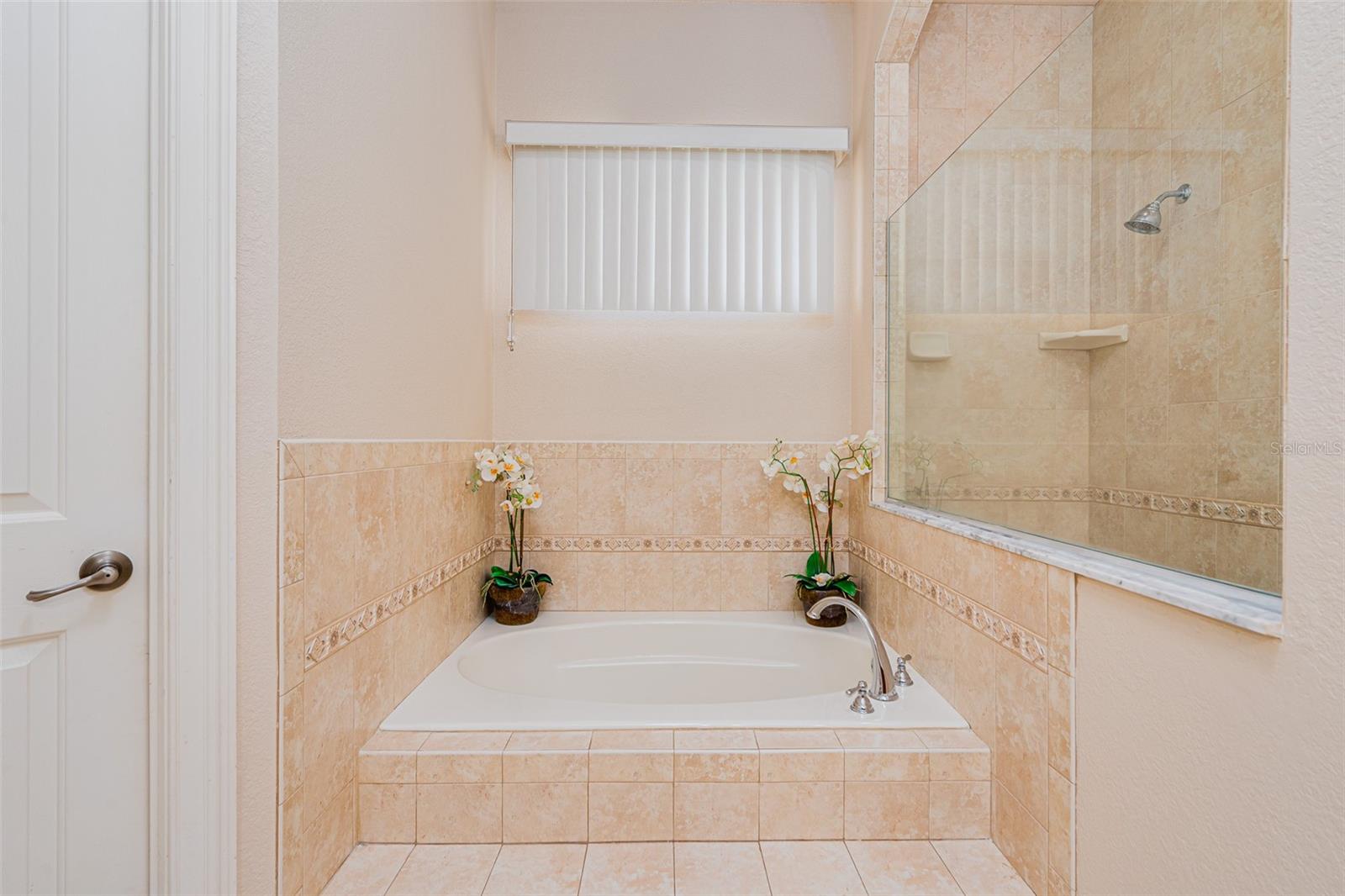 Listing photo id 33 for 4427 Atlantic Avenue
