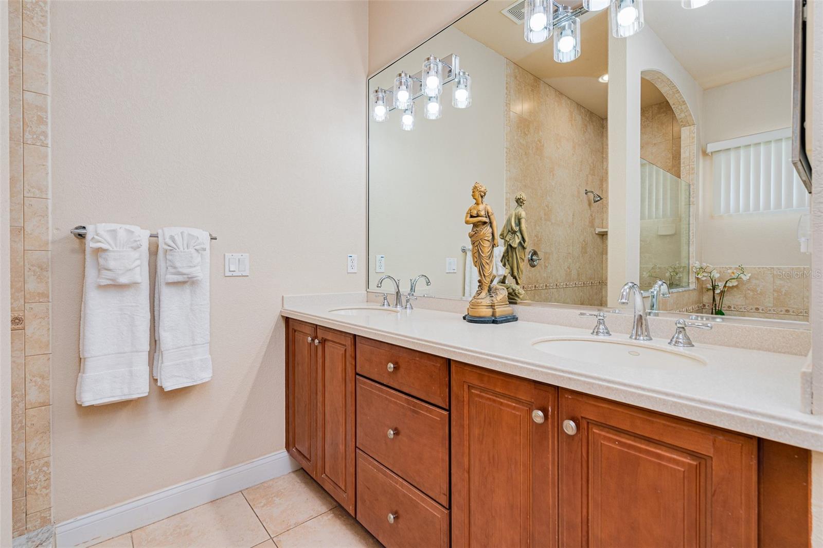 Listing photo id 34 for 4427 Atlantic Avenue
