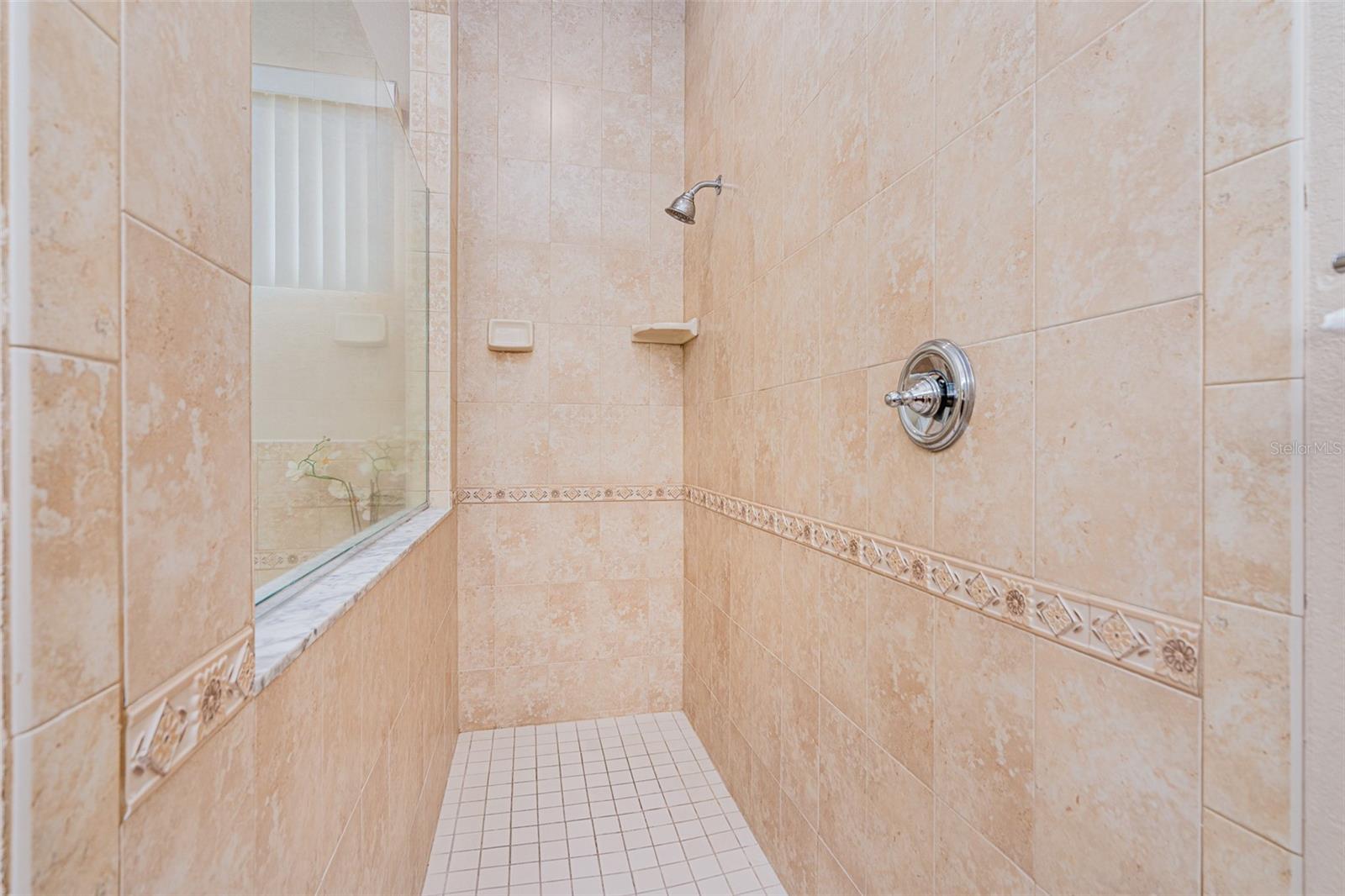 Listing photo id 35 for 4427 Atlantic Avenue