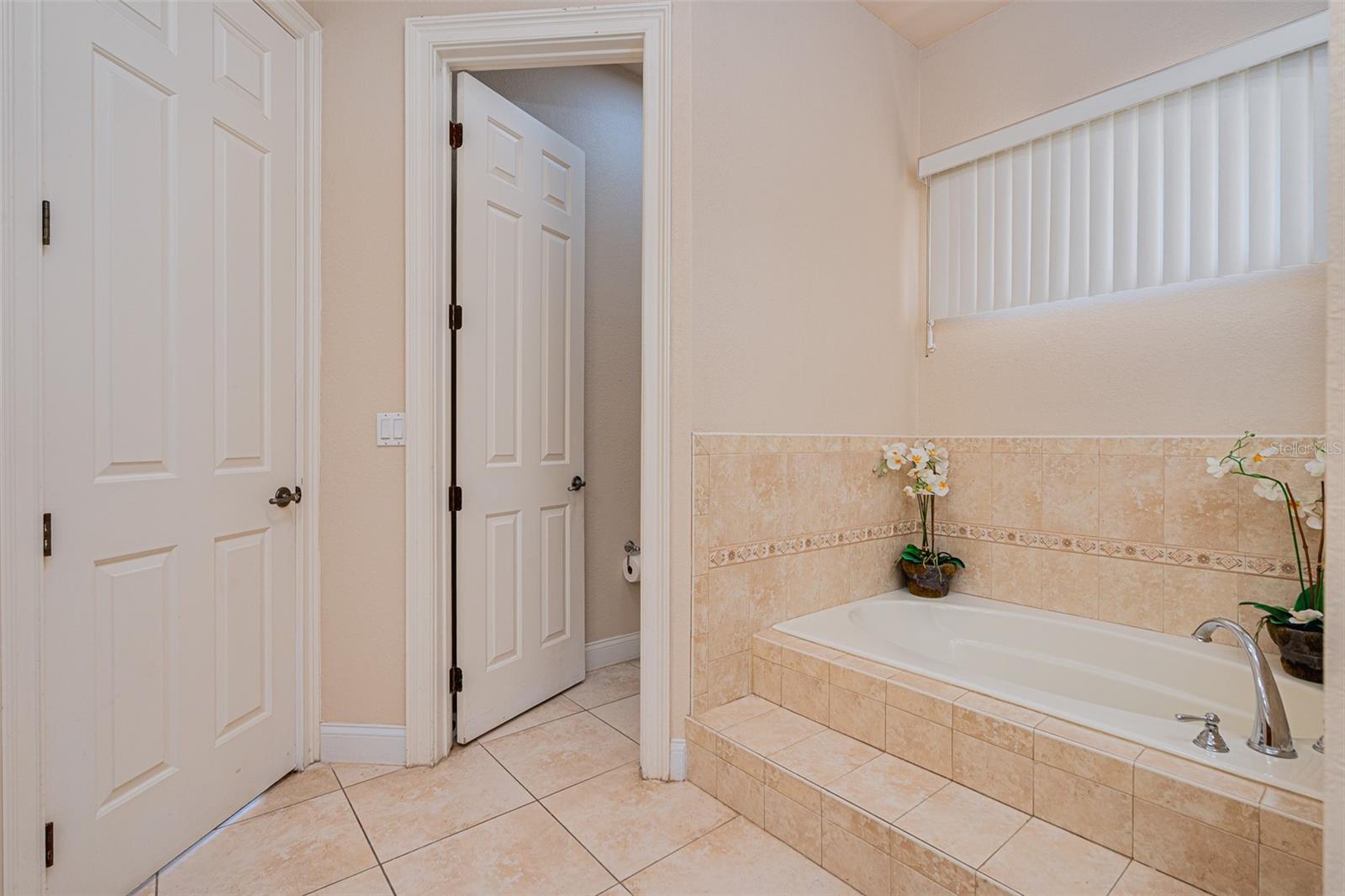 Listing photo id 36 for 4427 Atlantic Avenue