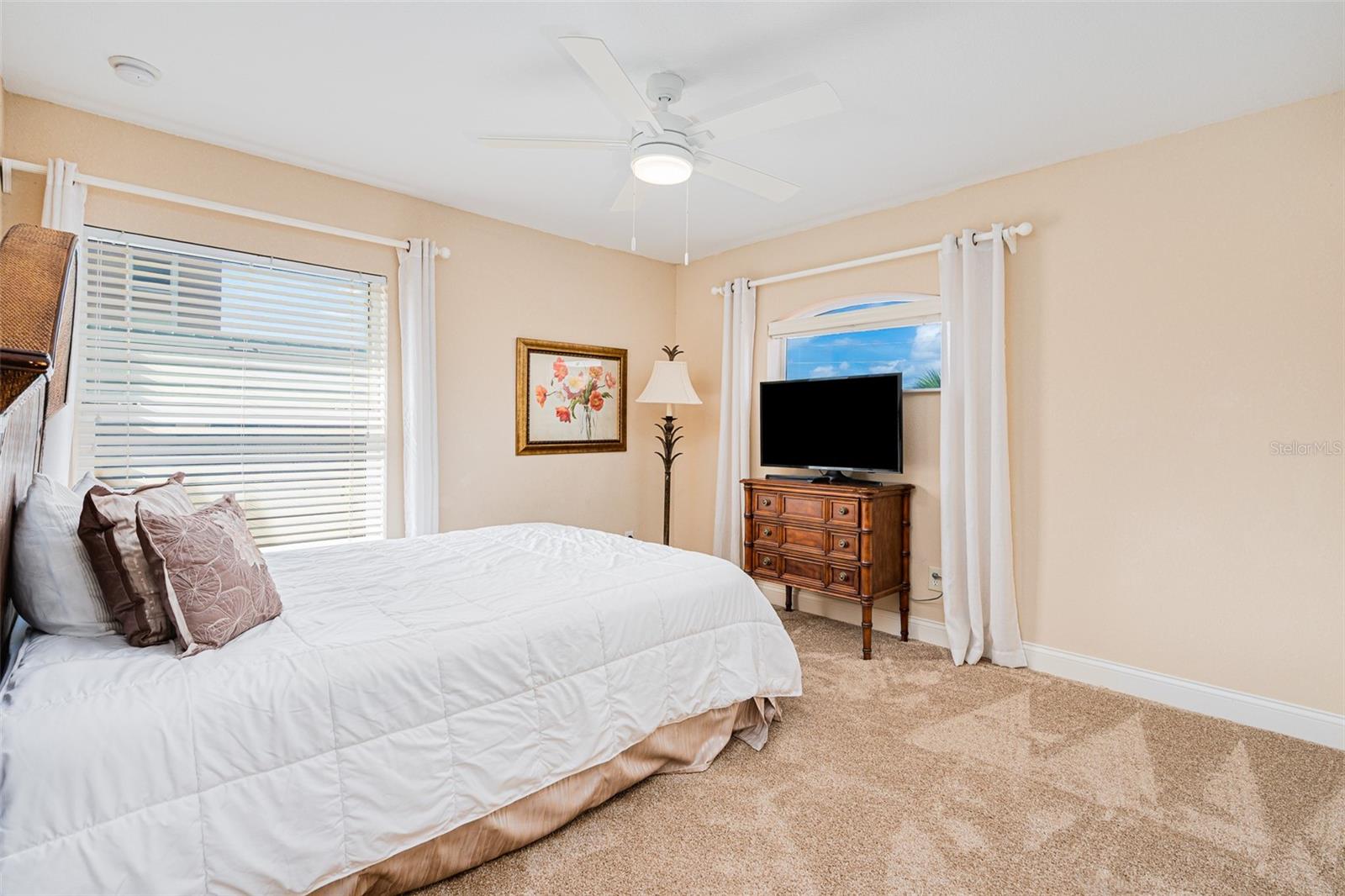 Listing photo id 41 for 4427 Atlantic Avenue