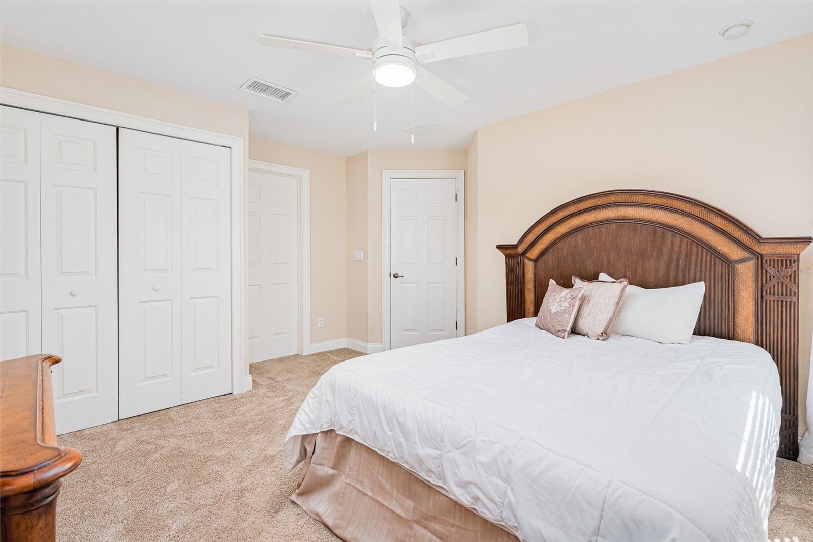 Listing photo id 43 for 4427 Atlantic Avenue