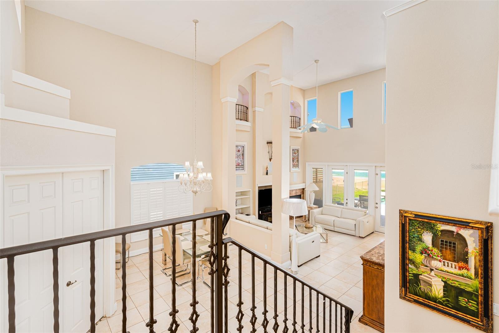 Listing photo id 3 for 4427 Atlantic Avenue