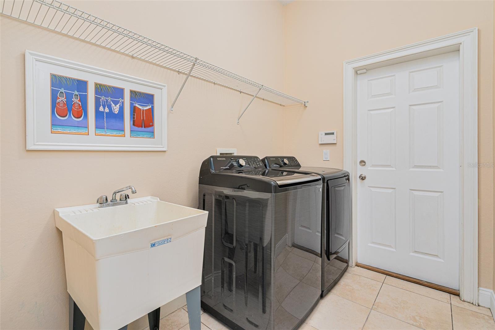 Listing photo id 54 for 4427 Atlantic Avenue
