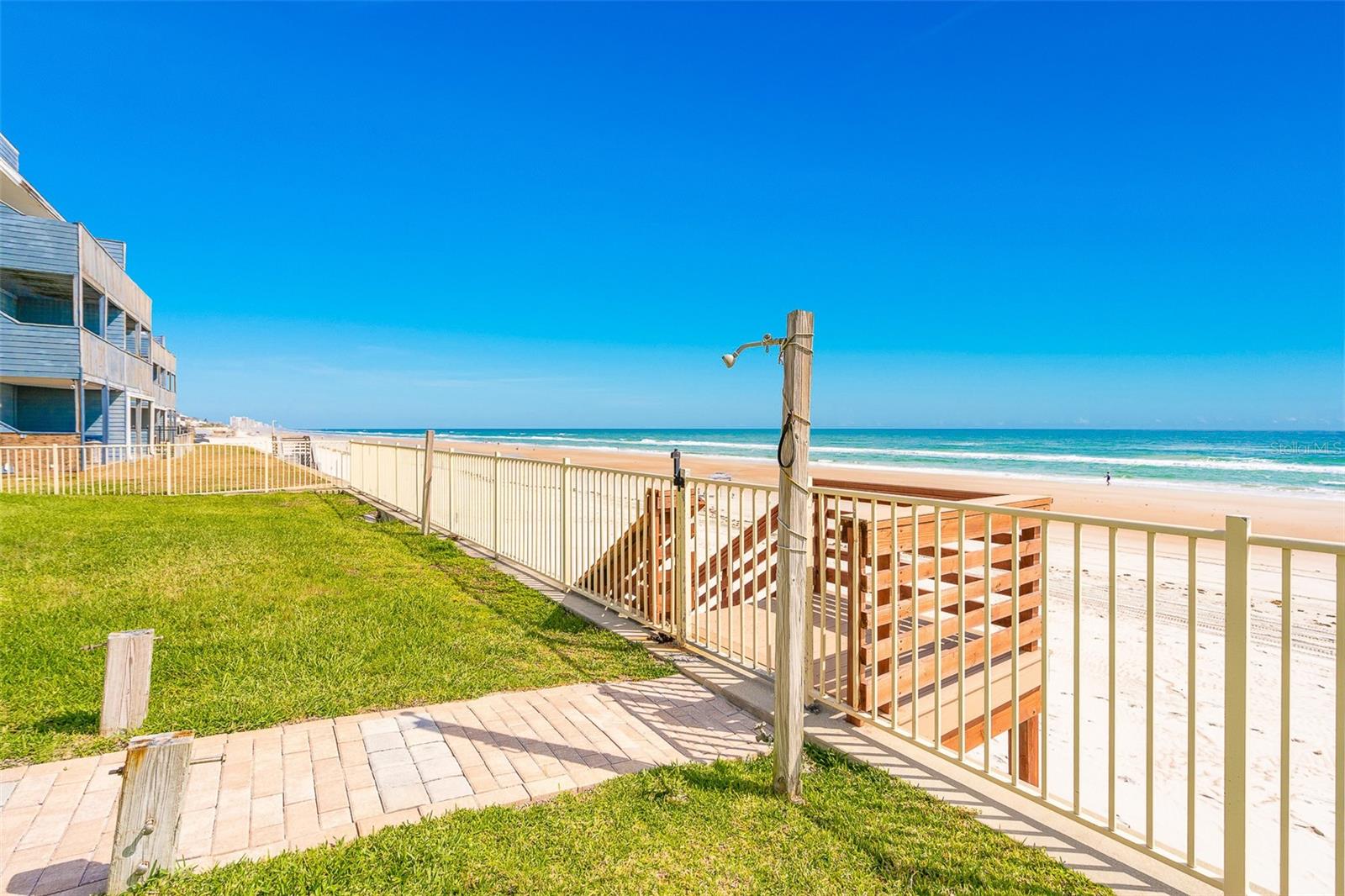 Listing photo id 74 for 4427 Atlantic Avenue