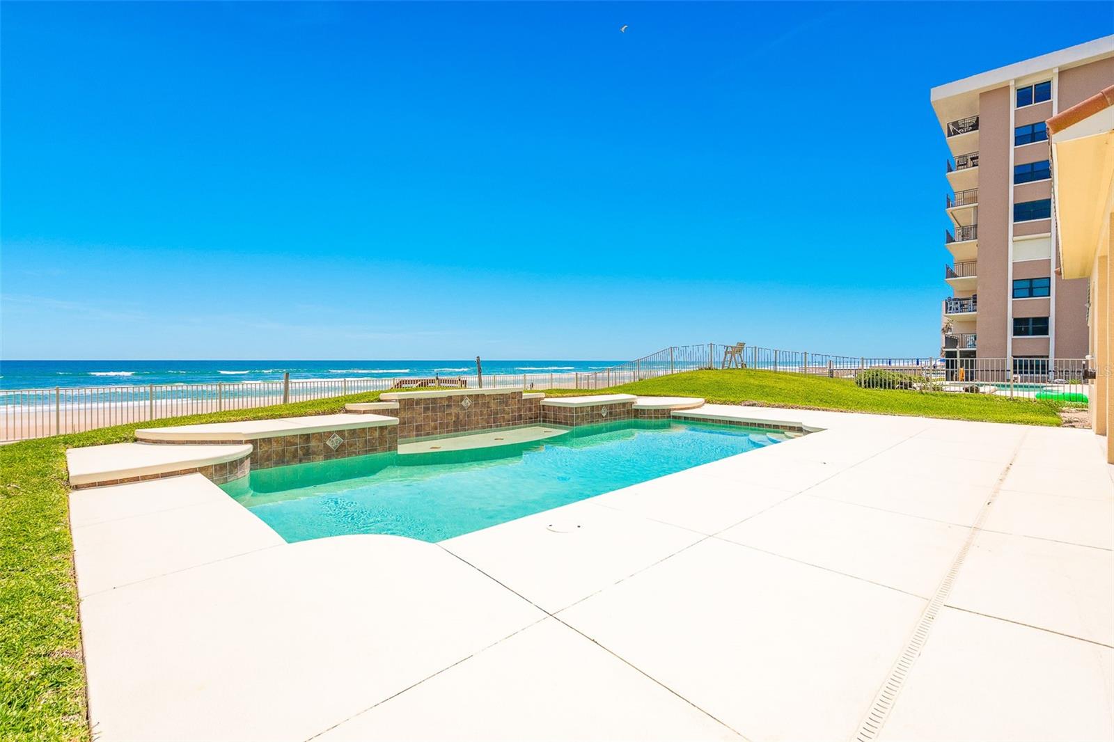 Listing photo id 81 for 4427 Atlantic Avenue