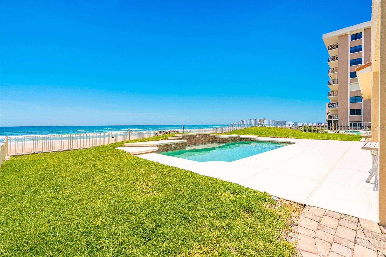 Listing photo id 91 for 4427 Atlantic Avenue