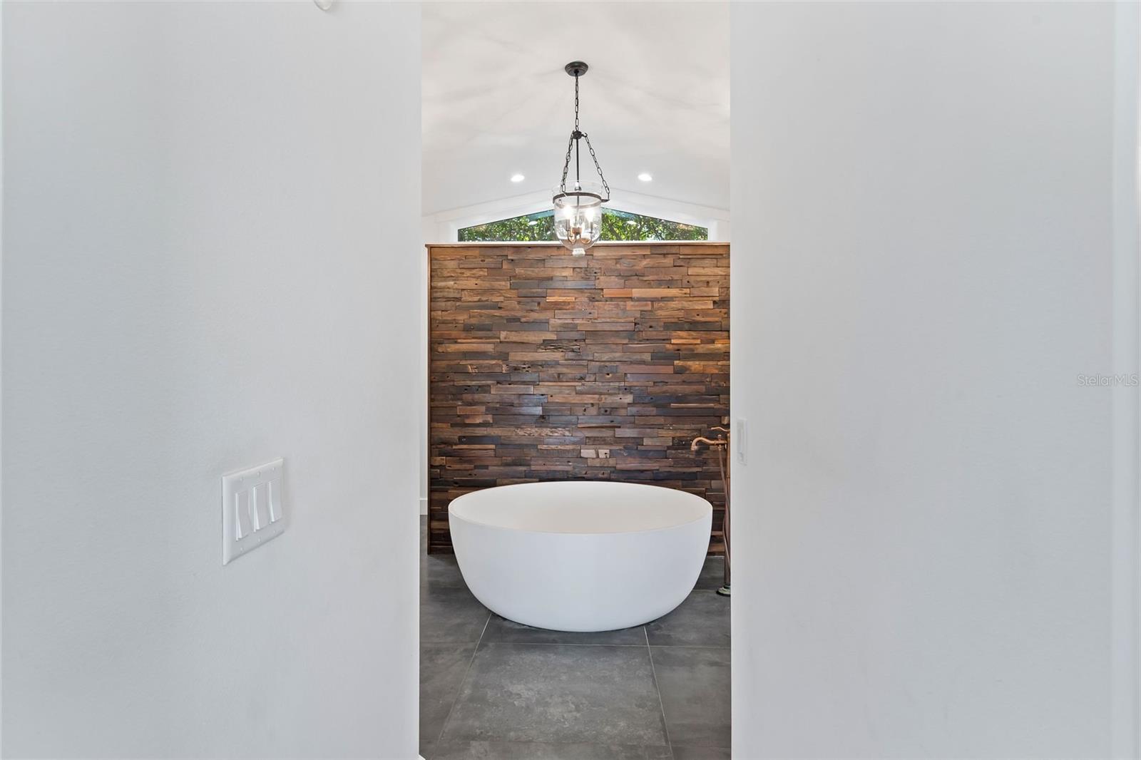 Image 30 of 77 For 604 Springdale Drive
