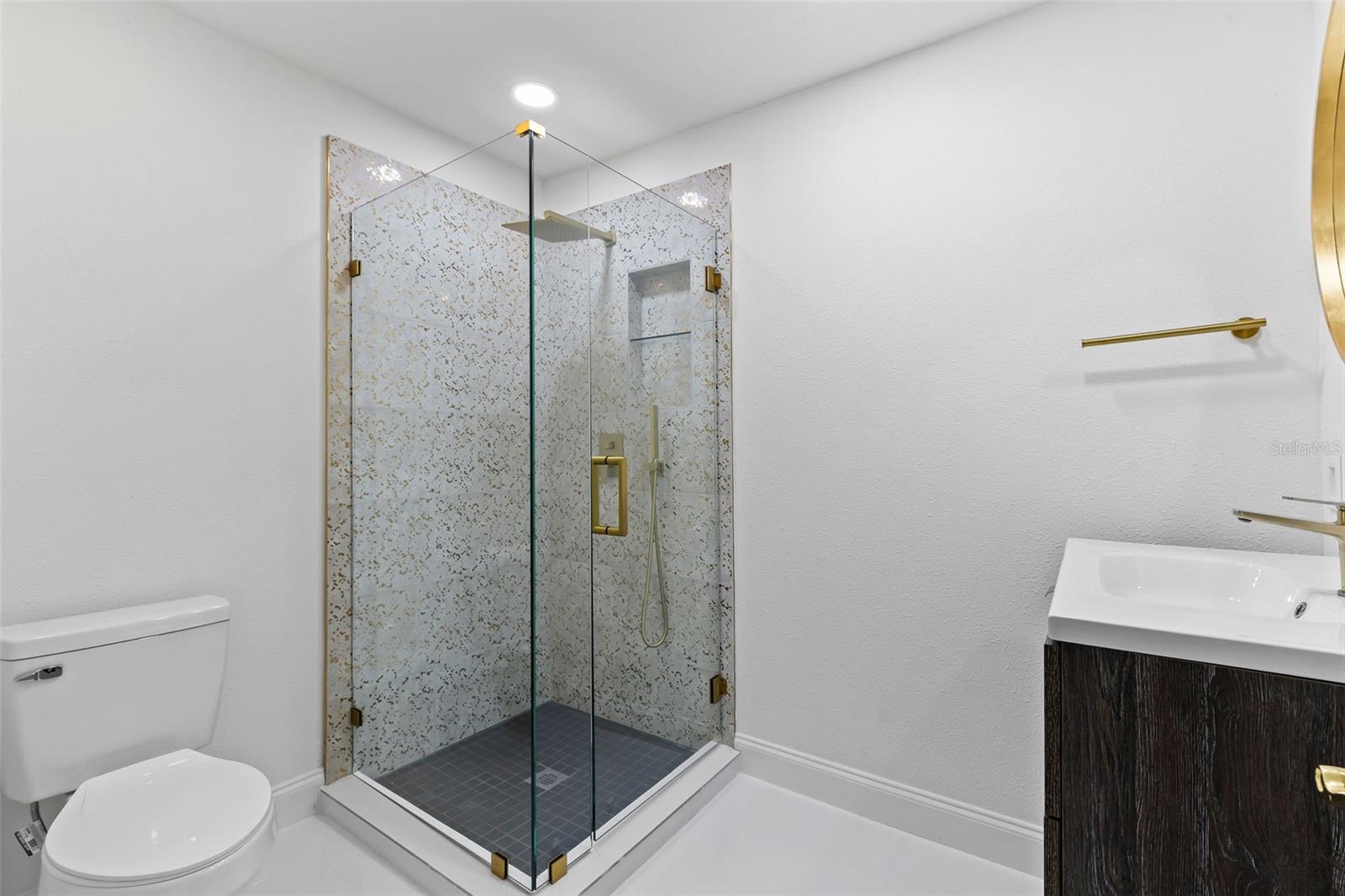 Image 45 of 77 For 604 Springdale Drive