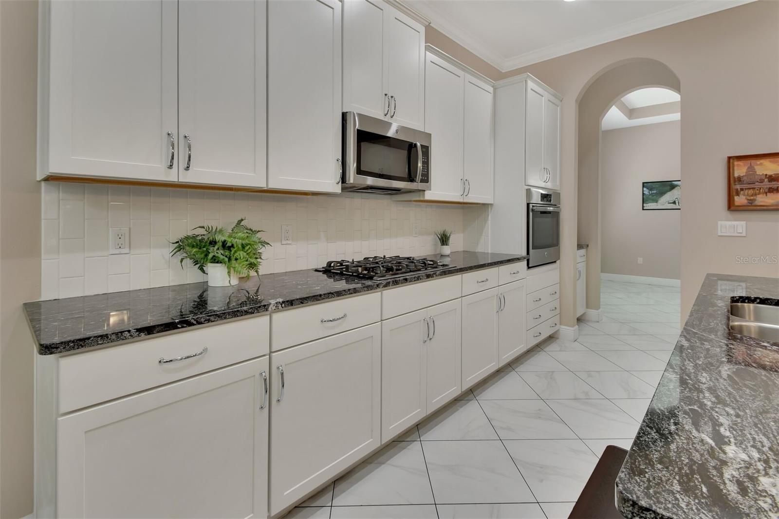 Image 12 of 52 For 171 Birchmont Drive