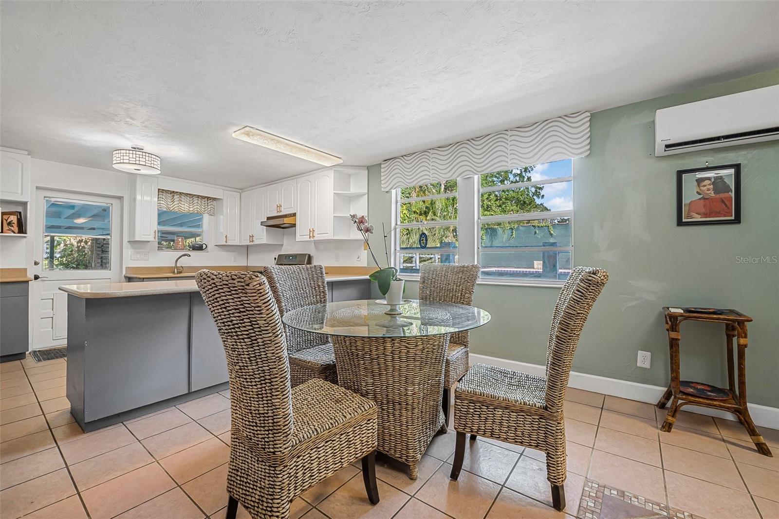 Image 18 of 74 For 61 Bayshore Drive