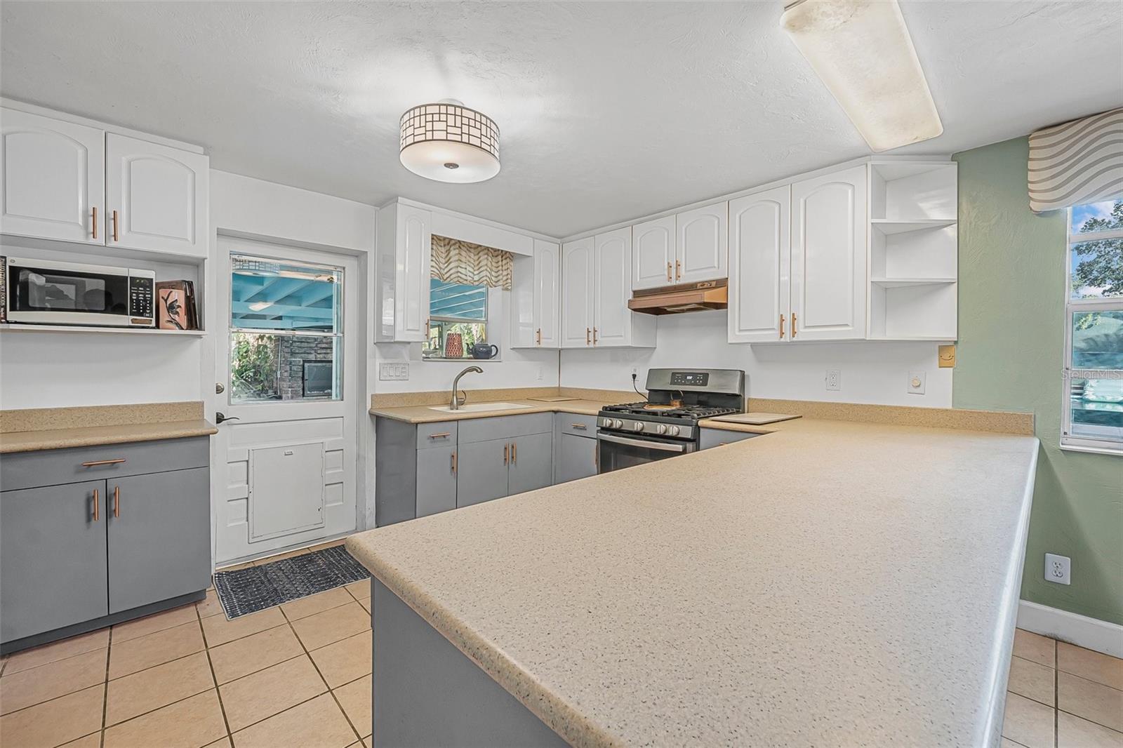 Image 20 of 74 For 61 Bayshore Drive