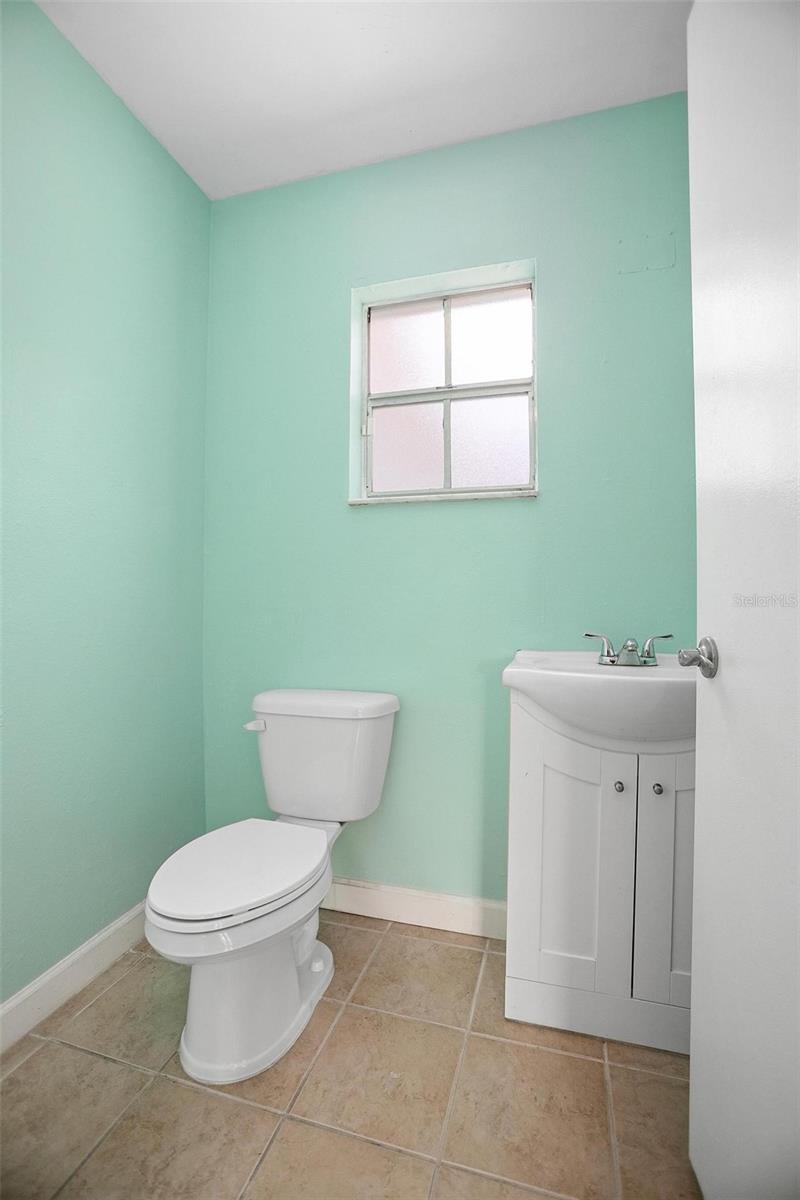 Image 17 of 42 For 45 University Circle