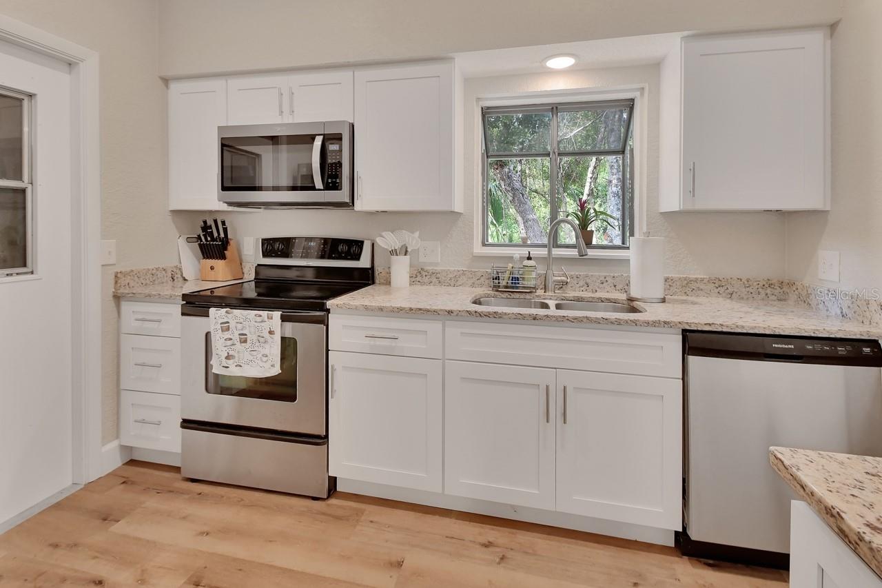 Image 11 of 36 For 241 Bayou Vista Street