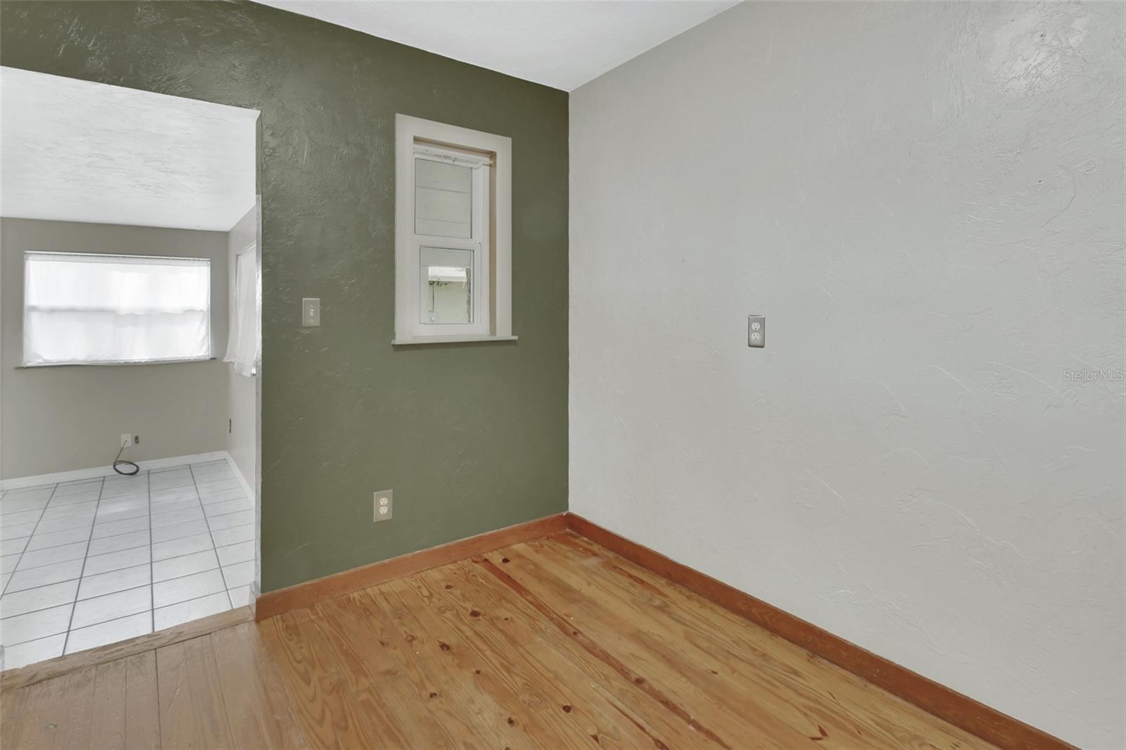 Image 10 of 25 For 352 Harlan Avenue