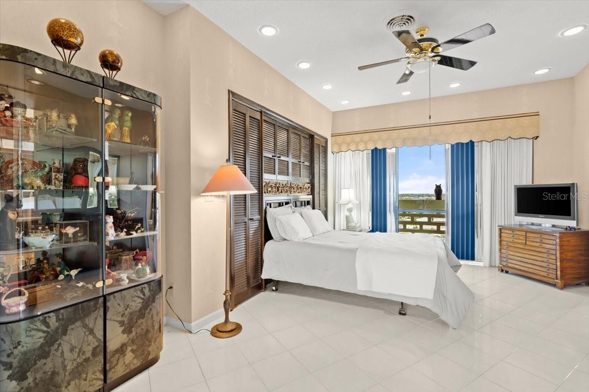 Image 10 of 81 For 915 Ocean Shore Boulevard 8010
