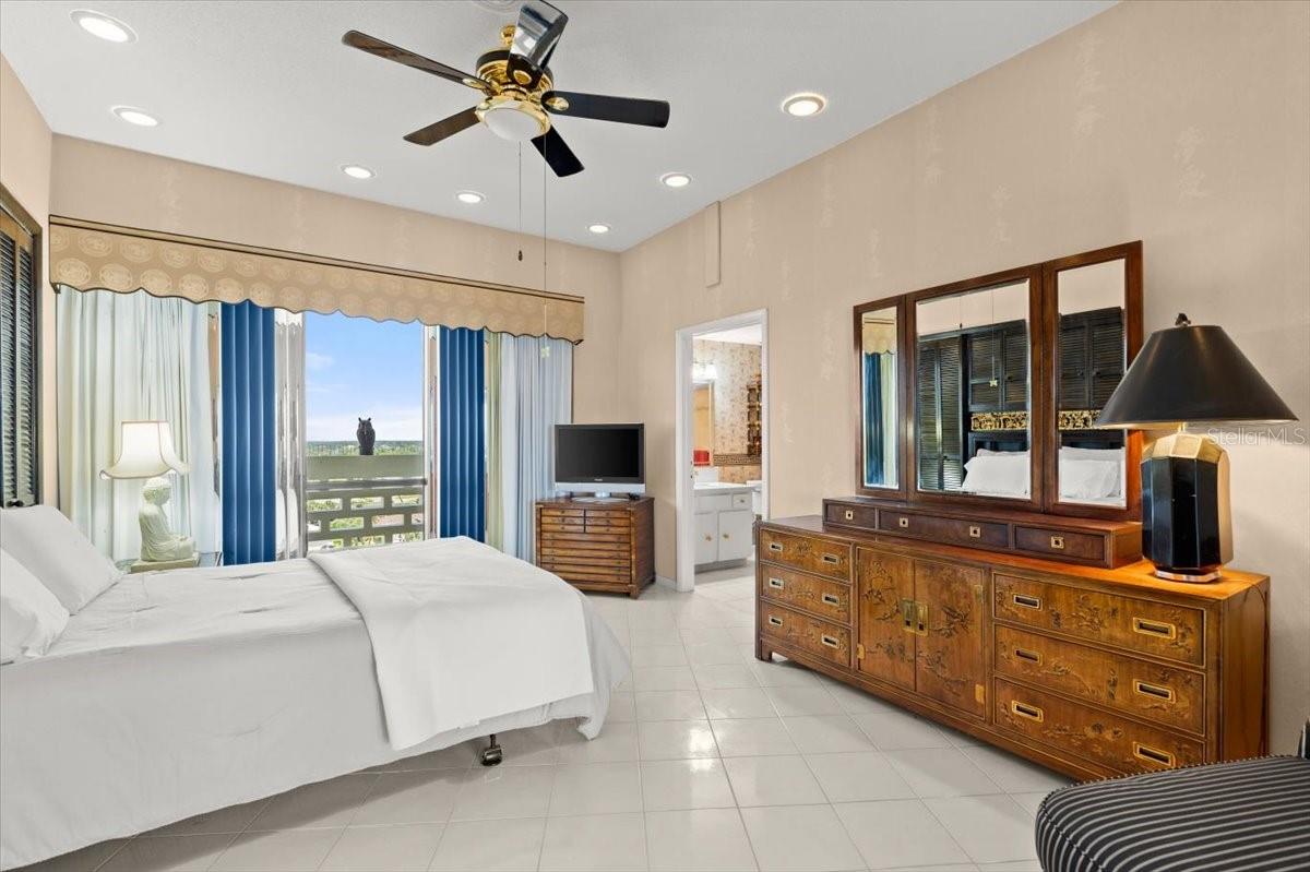 Image 14 of 81 For 915 Ocean Shore Boulevard 8010