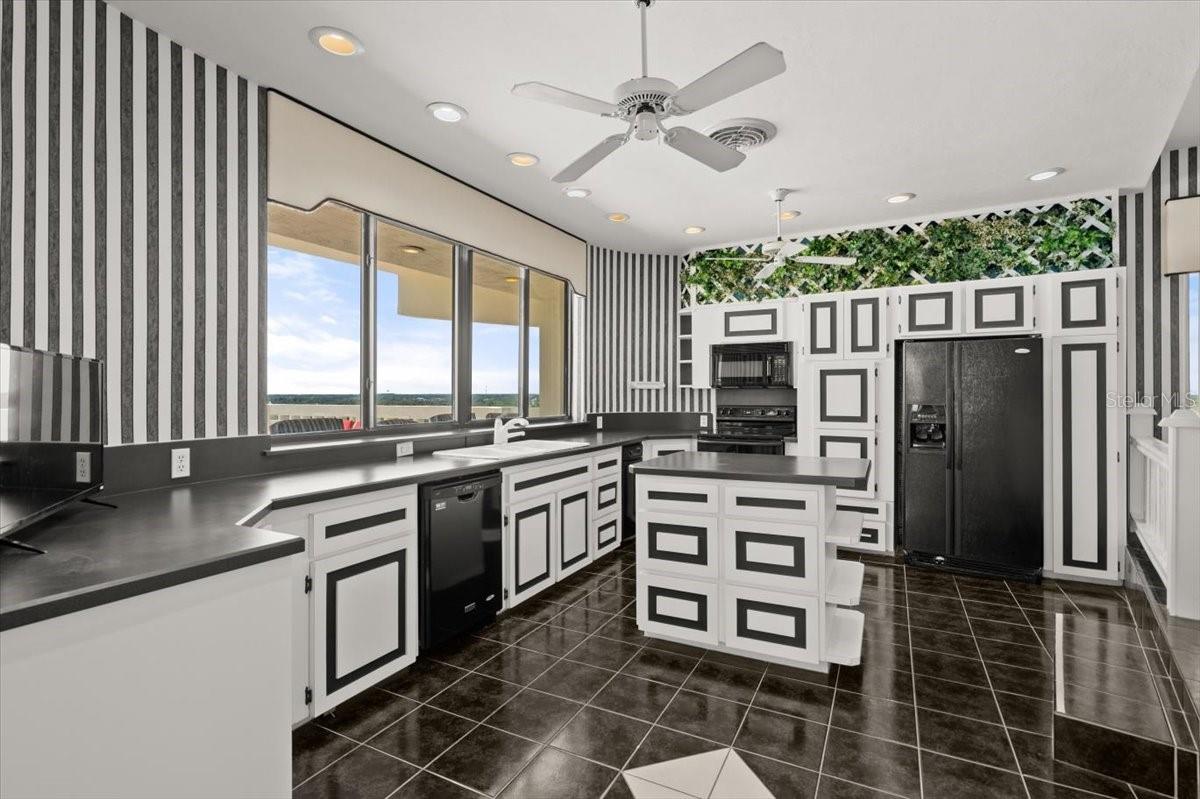 Image 37 of 81 For 915 Ocean Shore Boulevard 8010