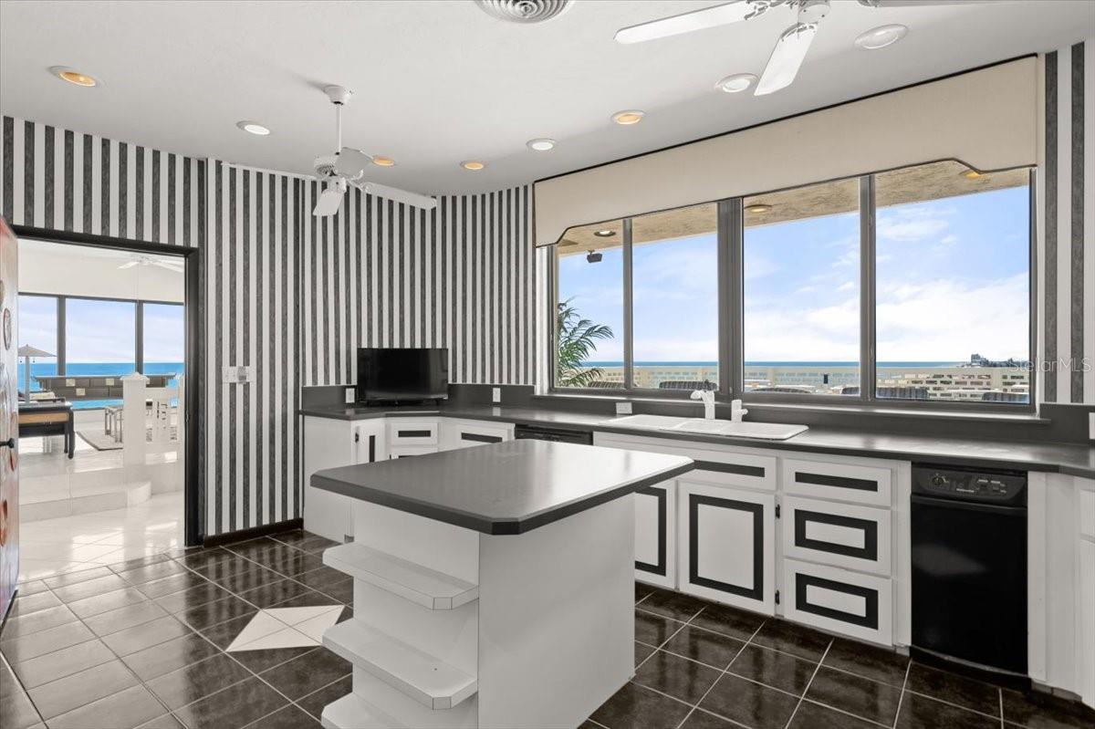 Image 38 of 81 For 915 Ocean Shore Boulevard 8010