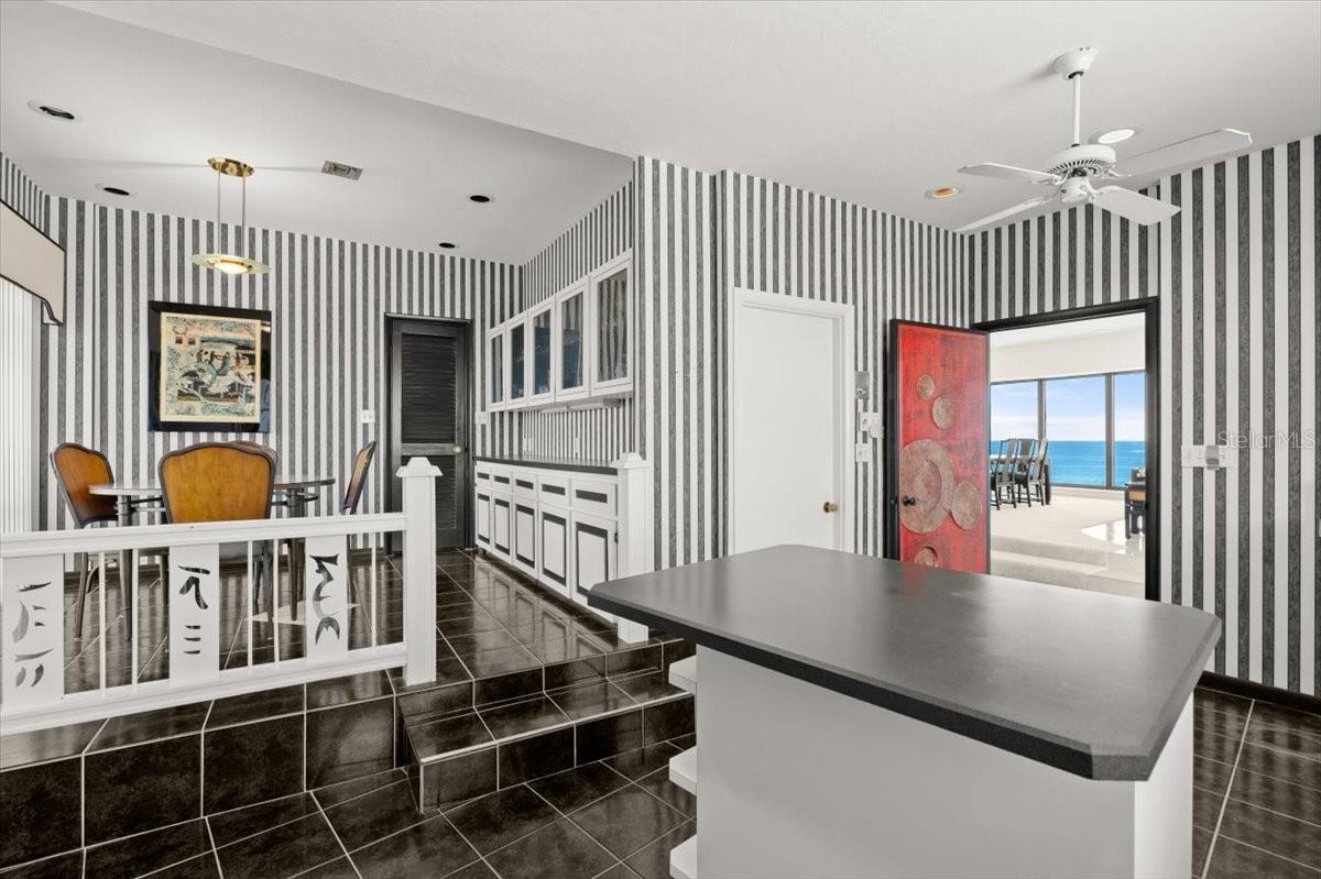 Image 39 of 81 For 915 Ocean Shore Boulevard 8010