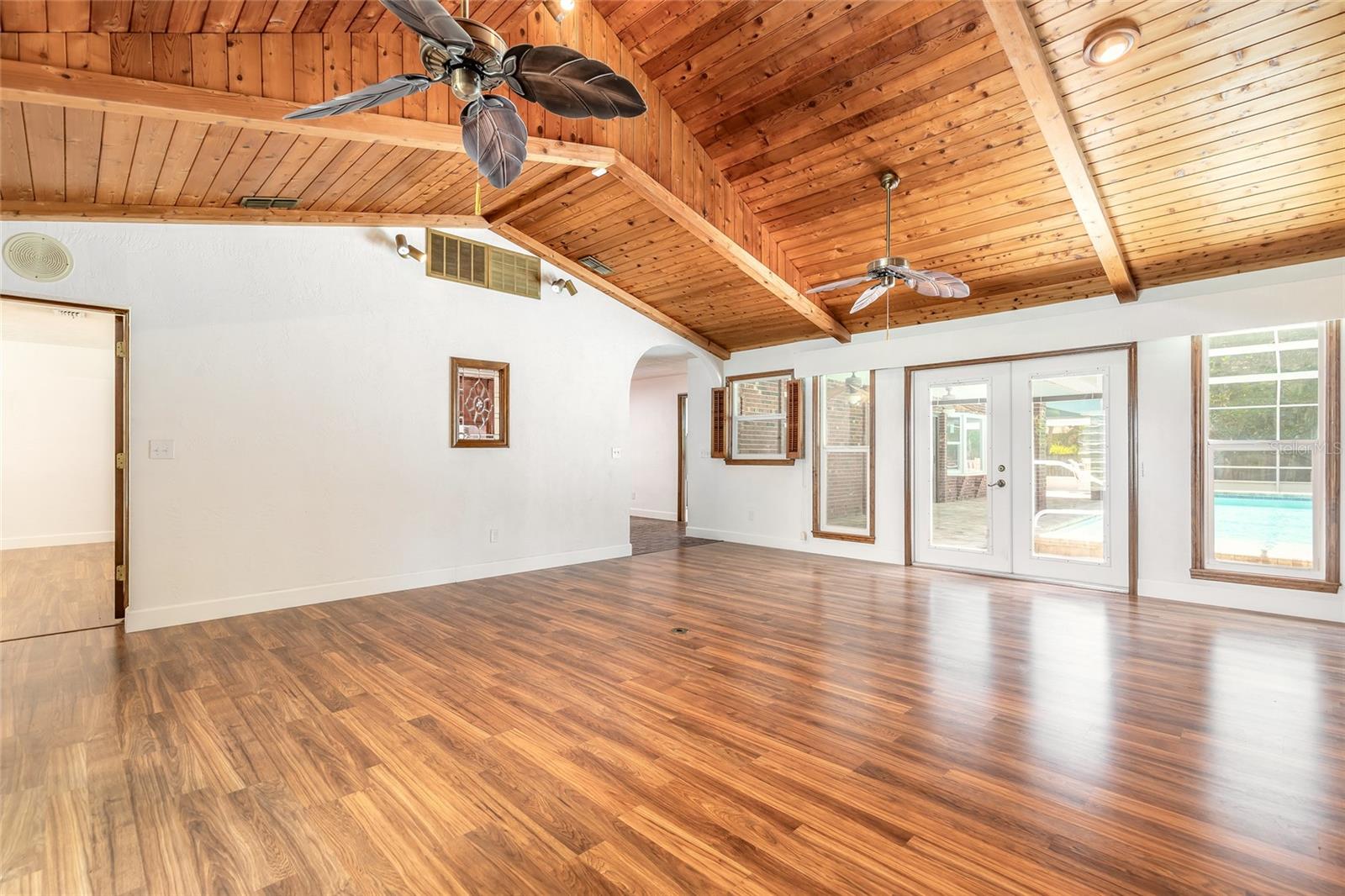 Image 14 of 65 For 712 Timberlane Drive