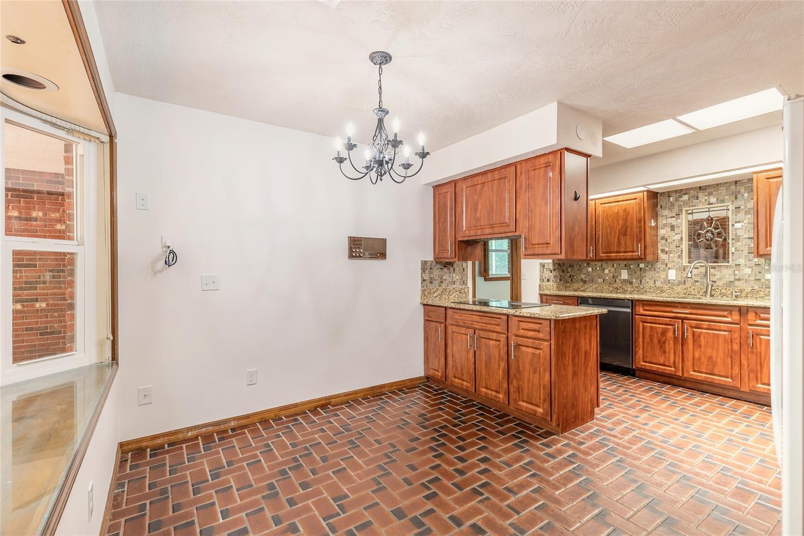Image 18 of 65 For 712 Timberlane Drive