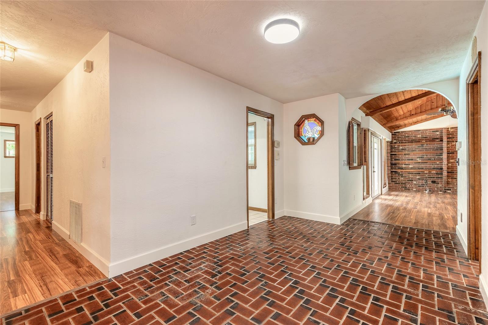 Image 25 of 65 For 712 Timberlane Drive