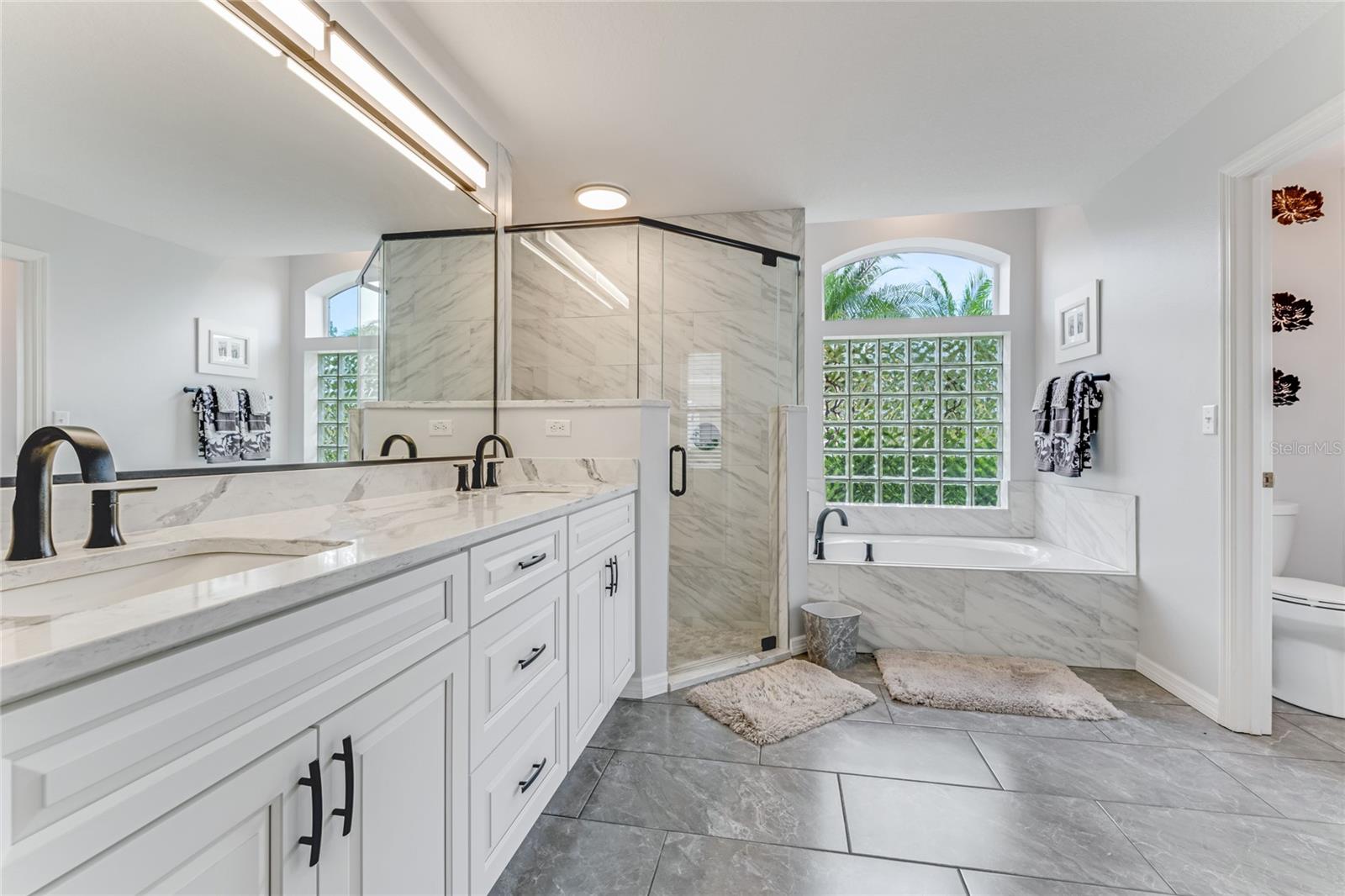 Image 13 of 38 For 1910 Creekwater Boulevard