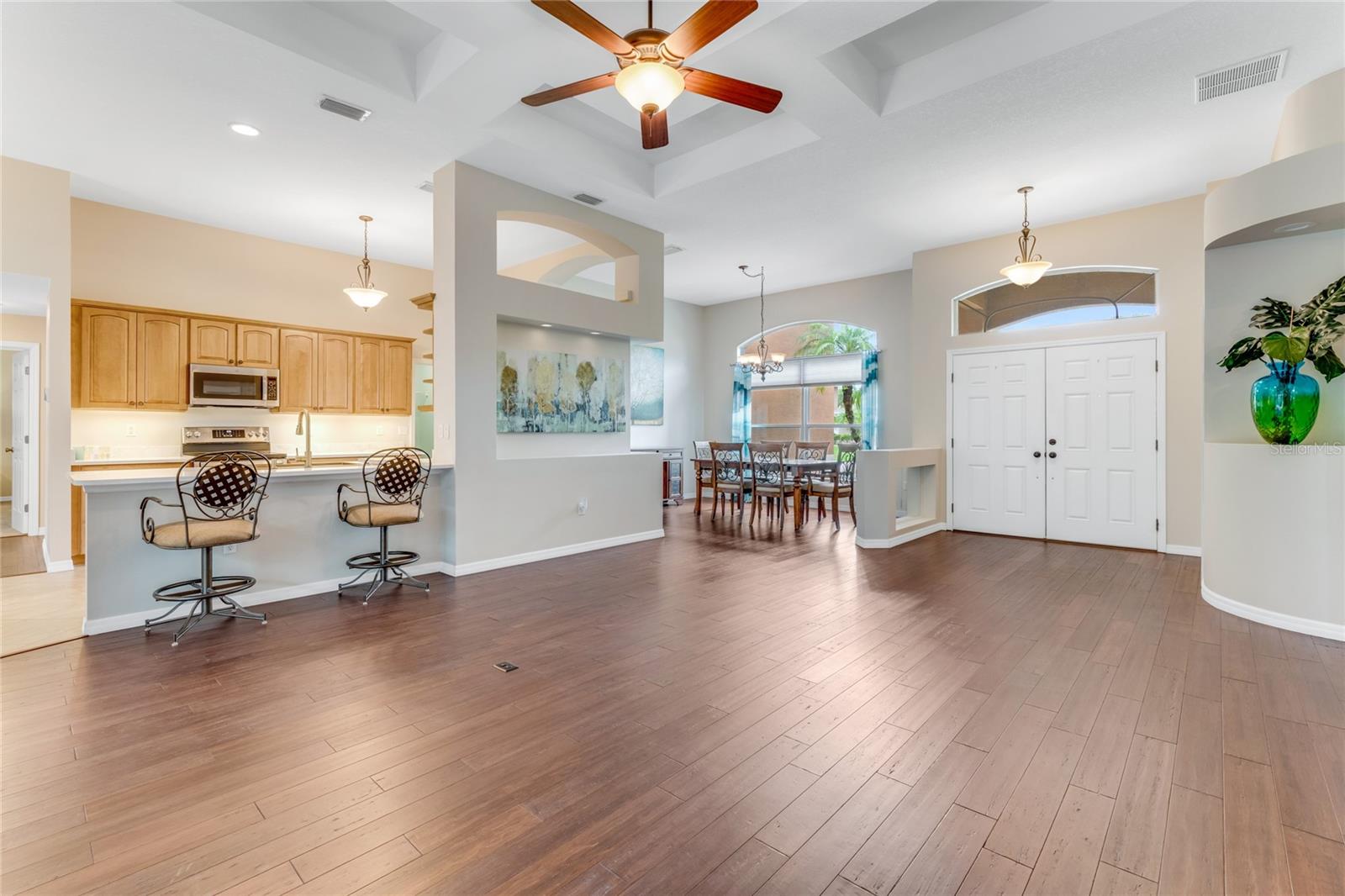 Image 5 of 38 For 1910 Creekwater Boulevard