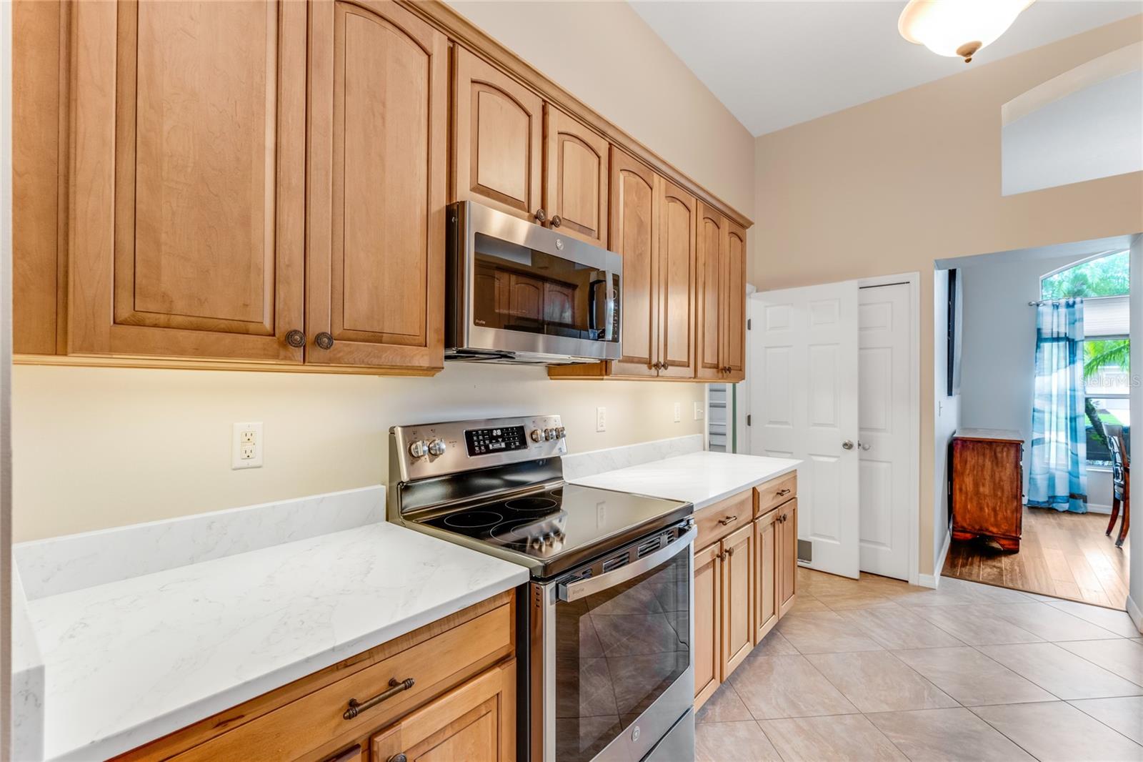 Image 9 of 38 For 1910 Creekwater Boulevard