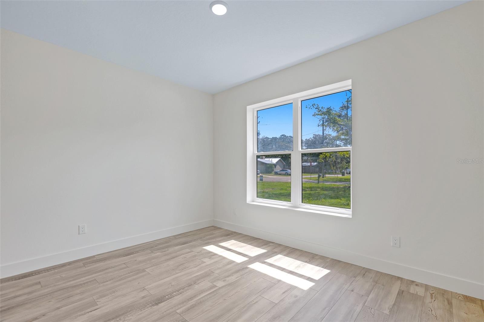 Image 16 of 45 For 2894 Hardy Avenue