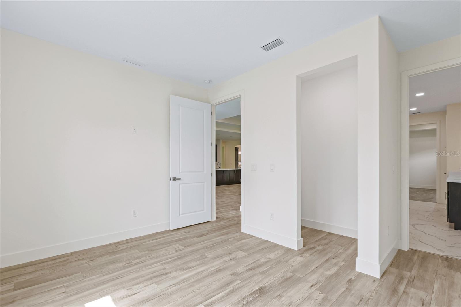 Image 17 of 45 For 2894 Hardy Avenue