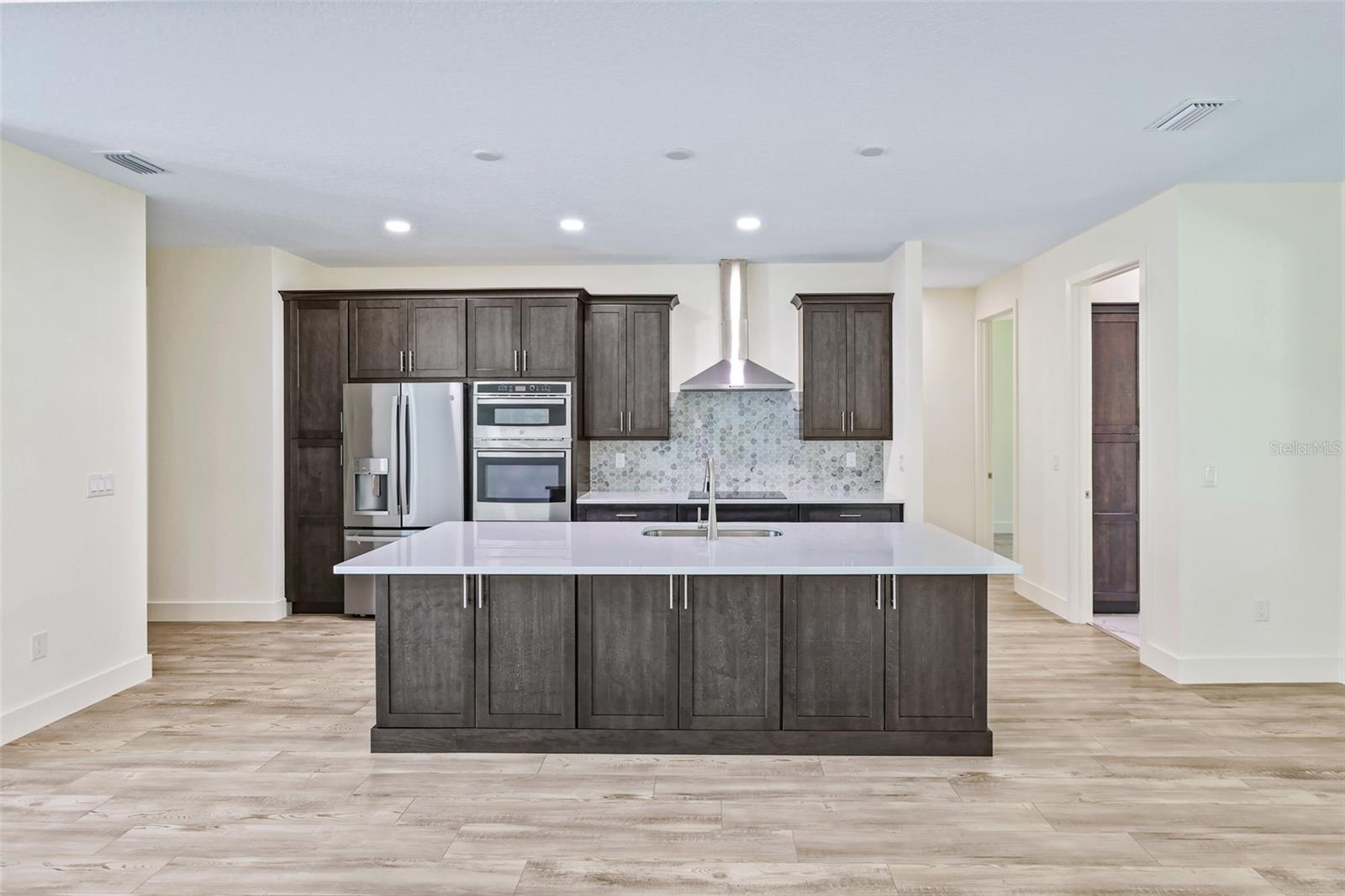 Image 4 of 45 For 2894 Hardy Avenue