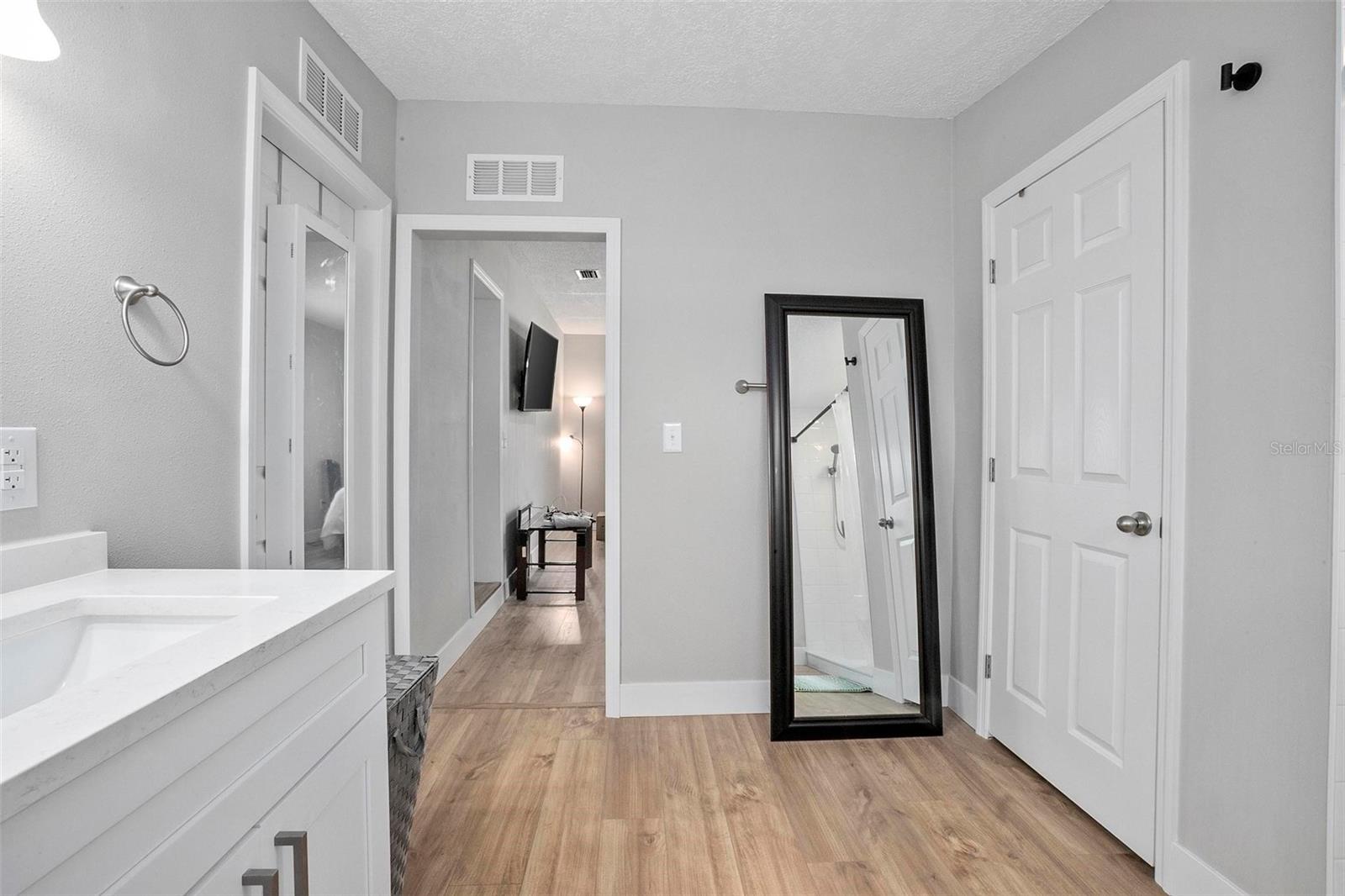 Image 10 of 18 For 2434 Barbarossa Avenue
