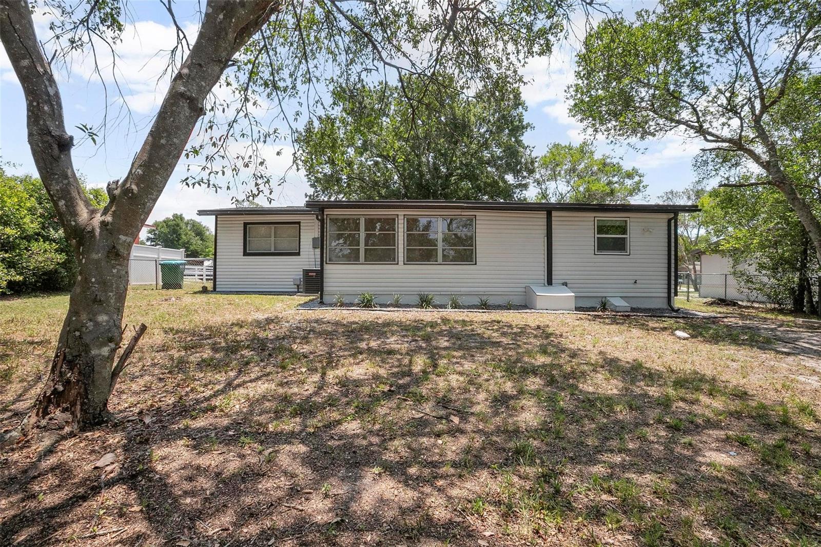 Image 15 of 18 For 2434 Barbarossa Avenue
