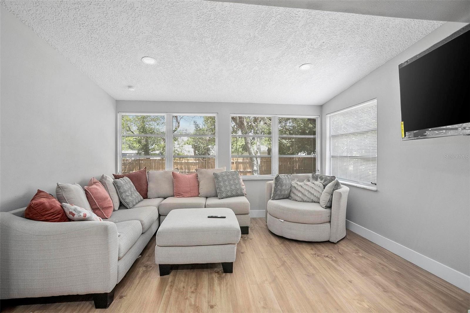 Image 6 of 18 For 2434 Barbarossa Avenue