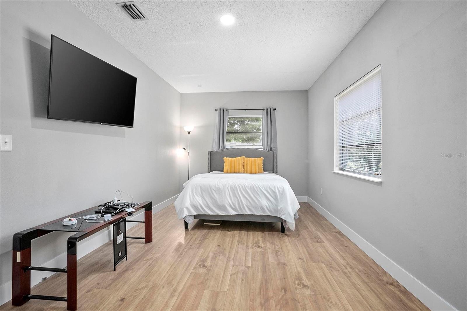 Image 7 of 18 For 2434 Barbarossa Avenue