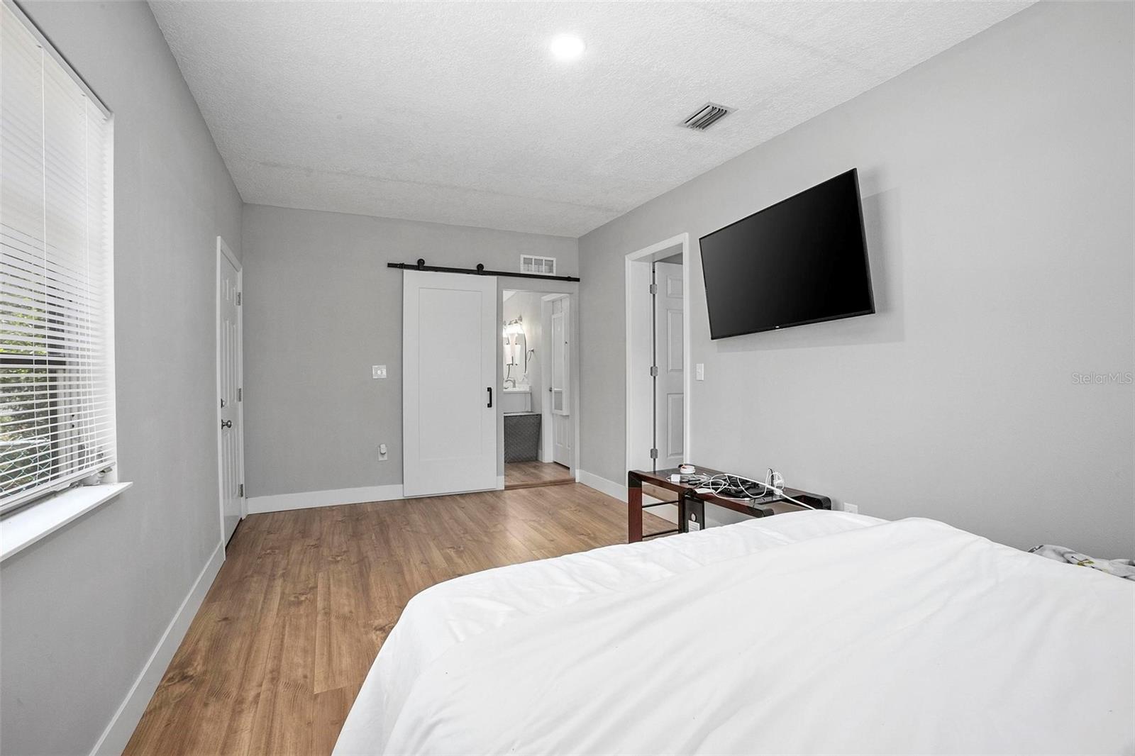 Image 8 of 18 For 2434 Barbarossa Avenue