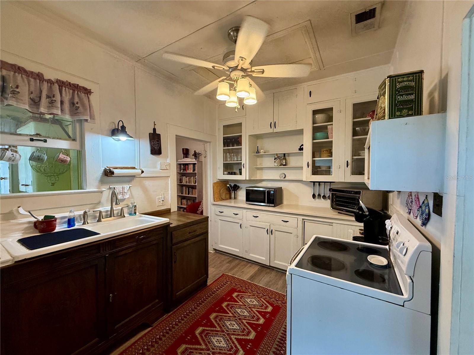 Image 10 of 56 For 100 Stetson Avenue