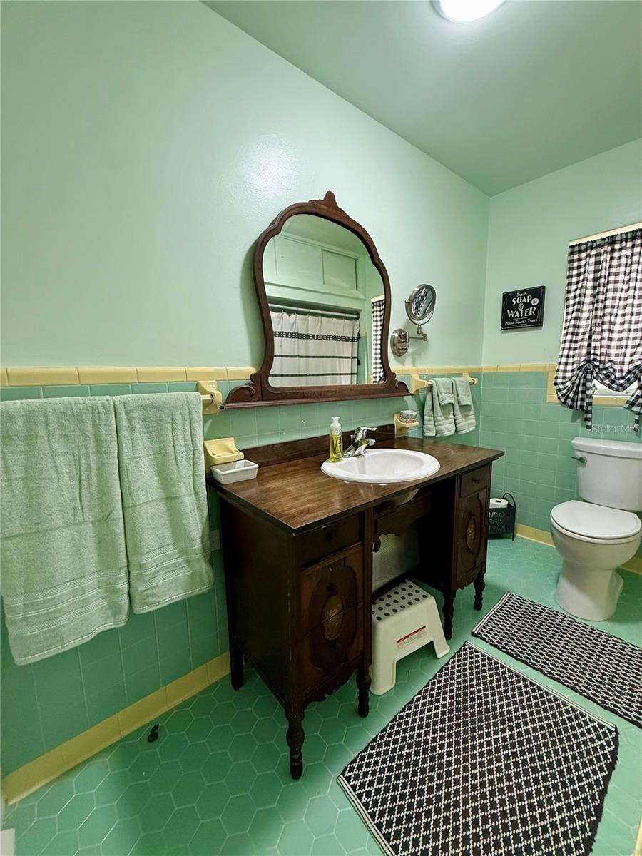 Image 43 of 56 For 100 Stetson Avenue
