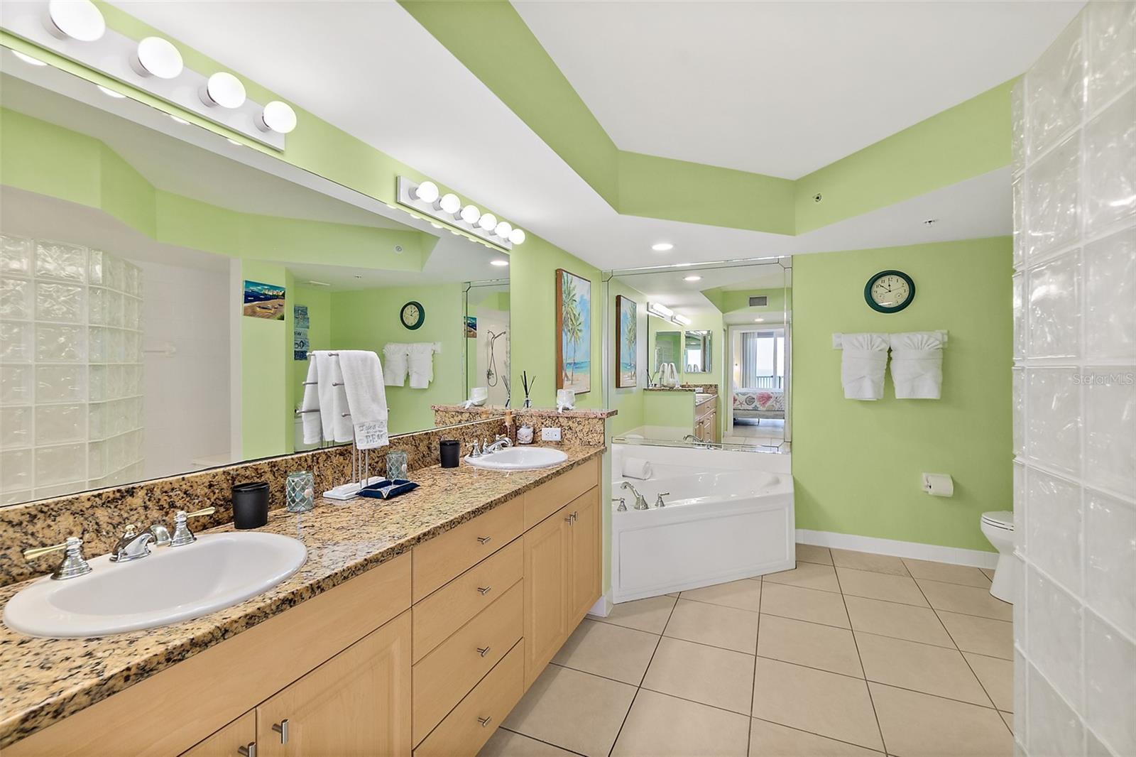 Image 2 of 63 For 3315 Atlantic Avenue 1406