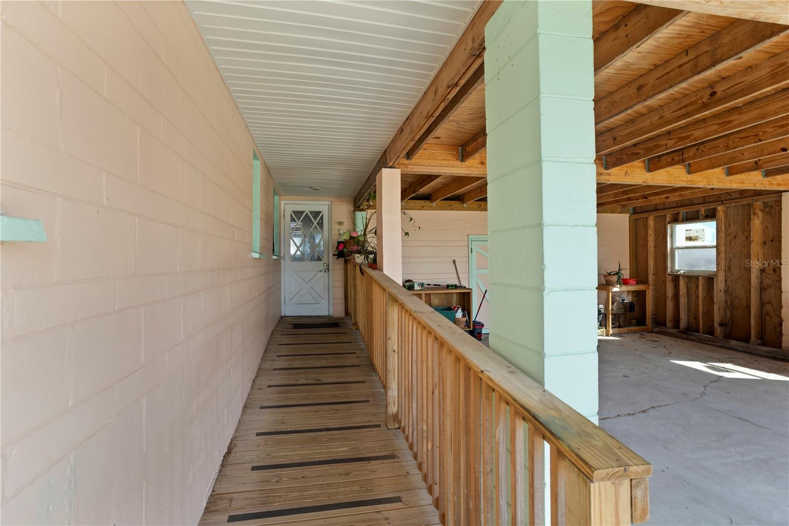 Image 19 of 24 For 3267 Peninsula Drive