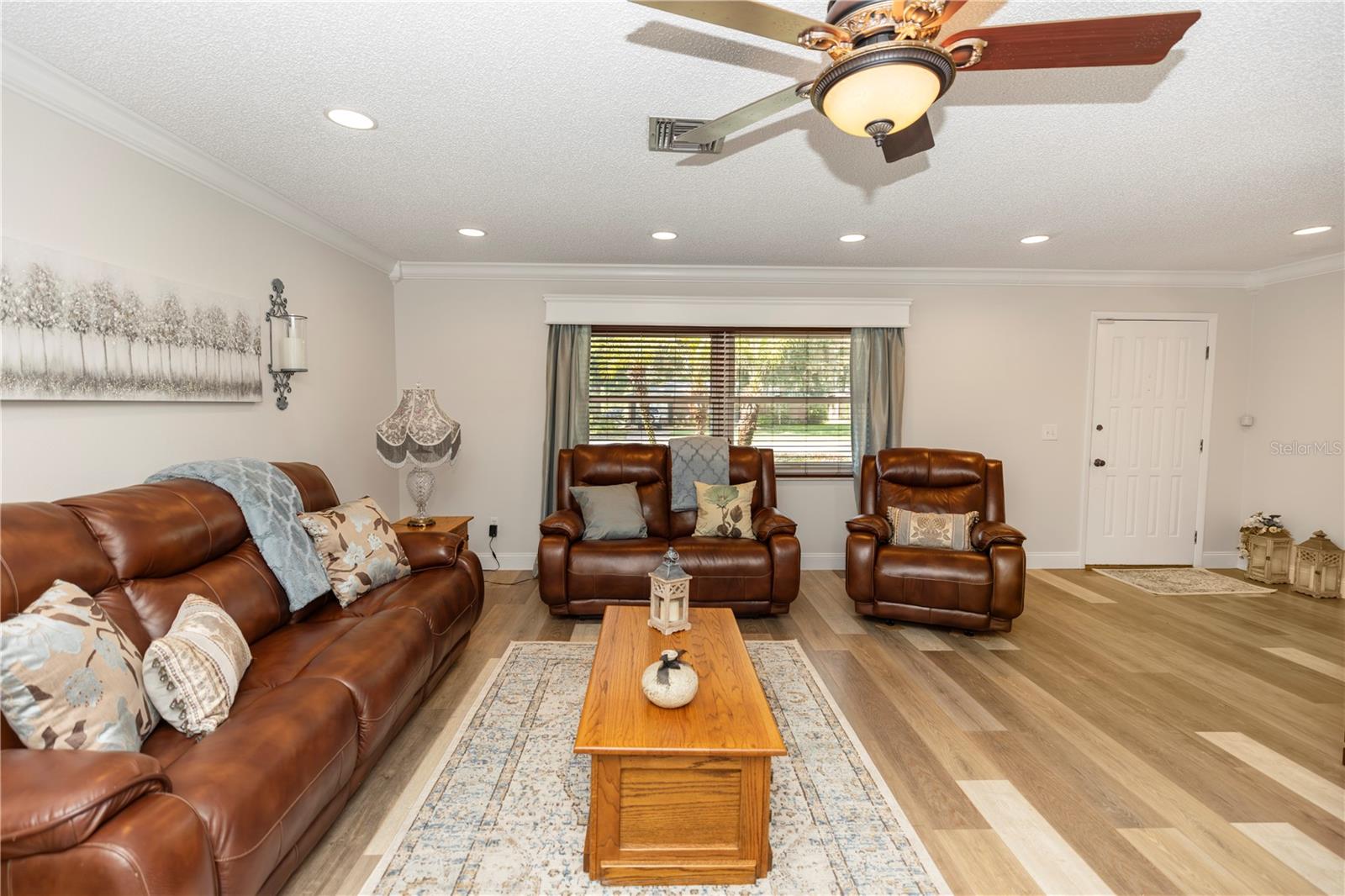 Image 11 of 42 For 136 Gardenia Drive