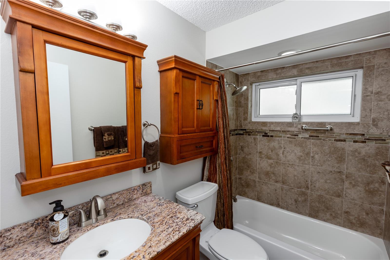 Image 16 of 42 For 136 Gardenia Drive