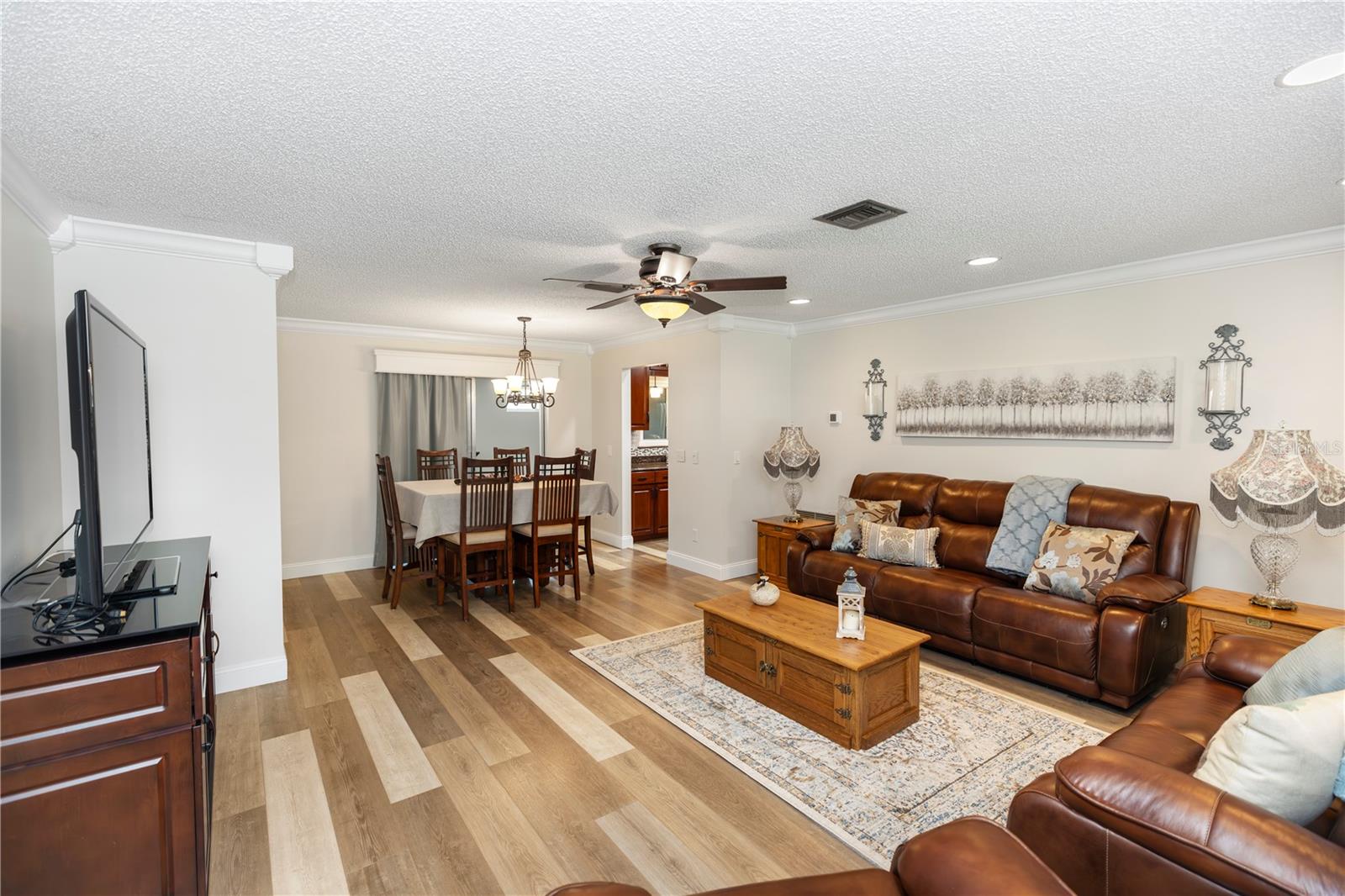 Image 9 of 42 For 136 Gardenia Drive